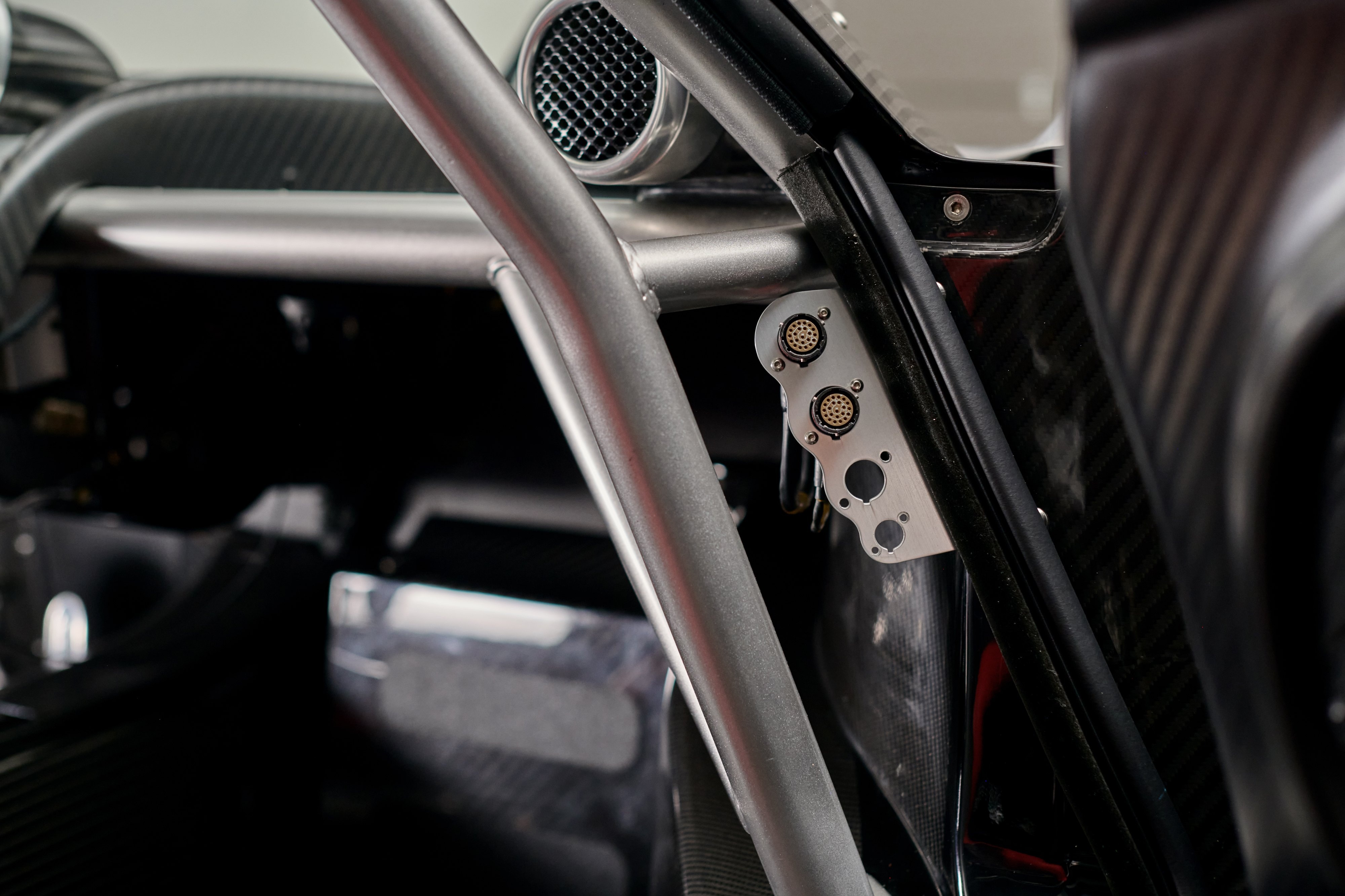 pagani, zonda, huayra, utopia, zonda r, zonda cinque, zonda r evolution, zonda revolucion, rm sotheby's, sotheby, đấu giá, siêu xe, koenigsegg, bugatti, lamborghini, ferrari, mclaren, aston martin ảnh 15 pagani, zonda, huayra, utopia, zonda r, zonda cinque, zonda r evolution, zonda revolucion, rm sotheby's, sotheby, dau gia, sieu xe, koenigsegg, bugatti, lamborghini, ferrari, mclaren, aston martin anh 15