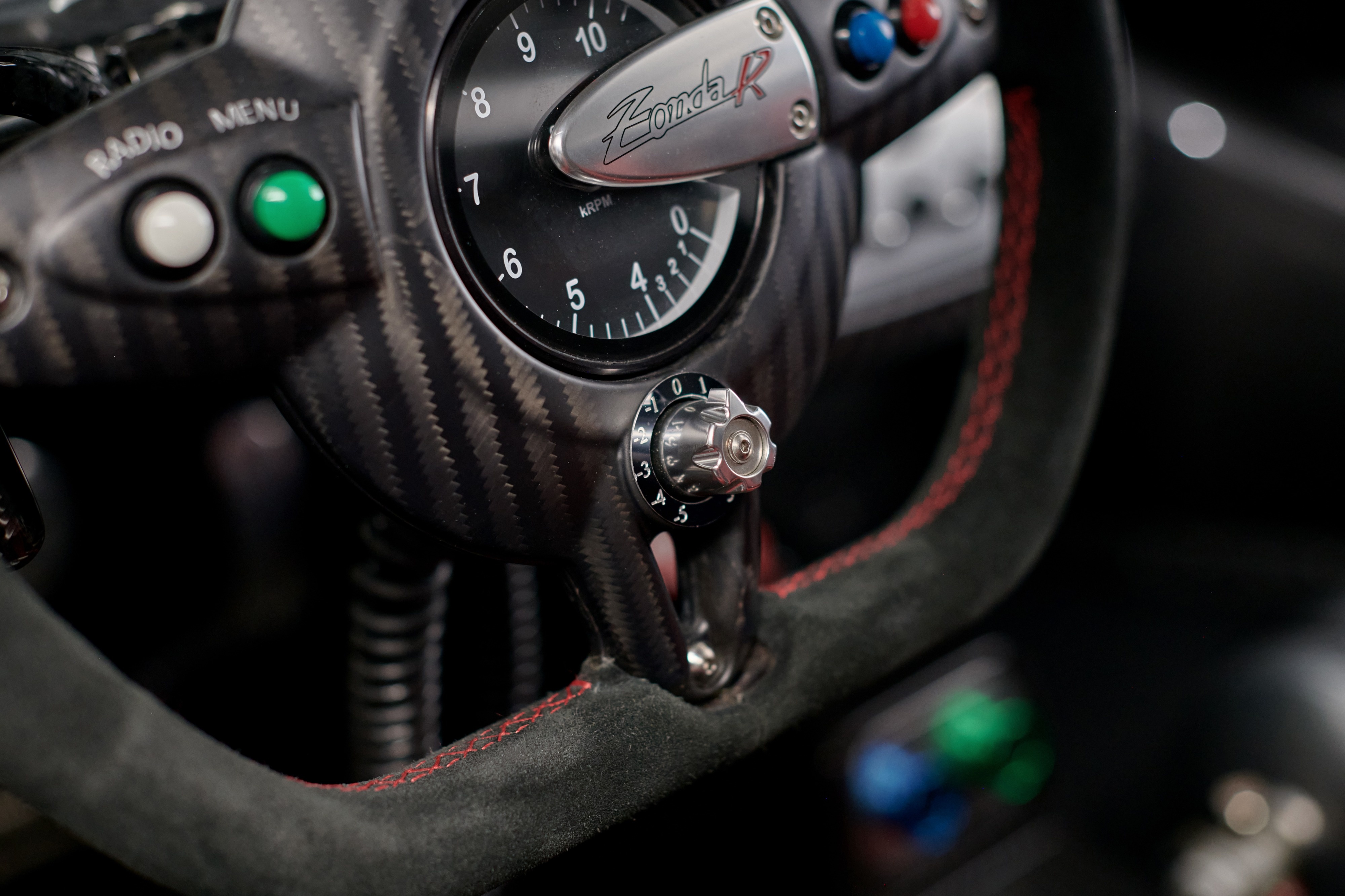 pagani,  zonda,  huayra,  utopia,  zonda r,  zonda cinque,  zonda r evolution,  zonda revolucion,  rm sotheby's,  sotheby,  dau gia,  sieu xe,  koenigsegg,  bugatti,  lamborghini,  ferrari,  mclaren,  aston martin anh 19