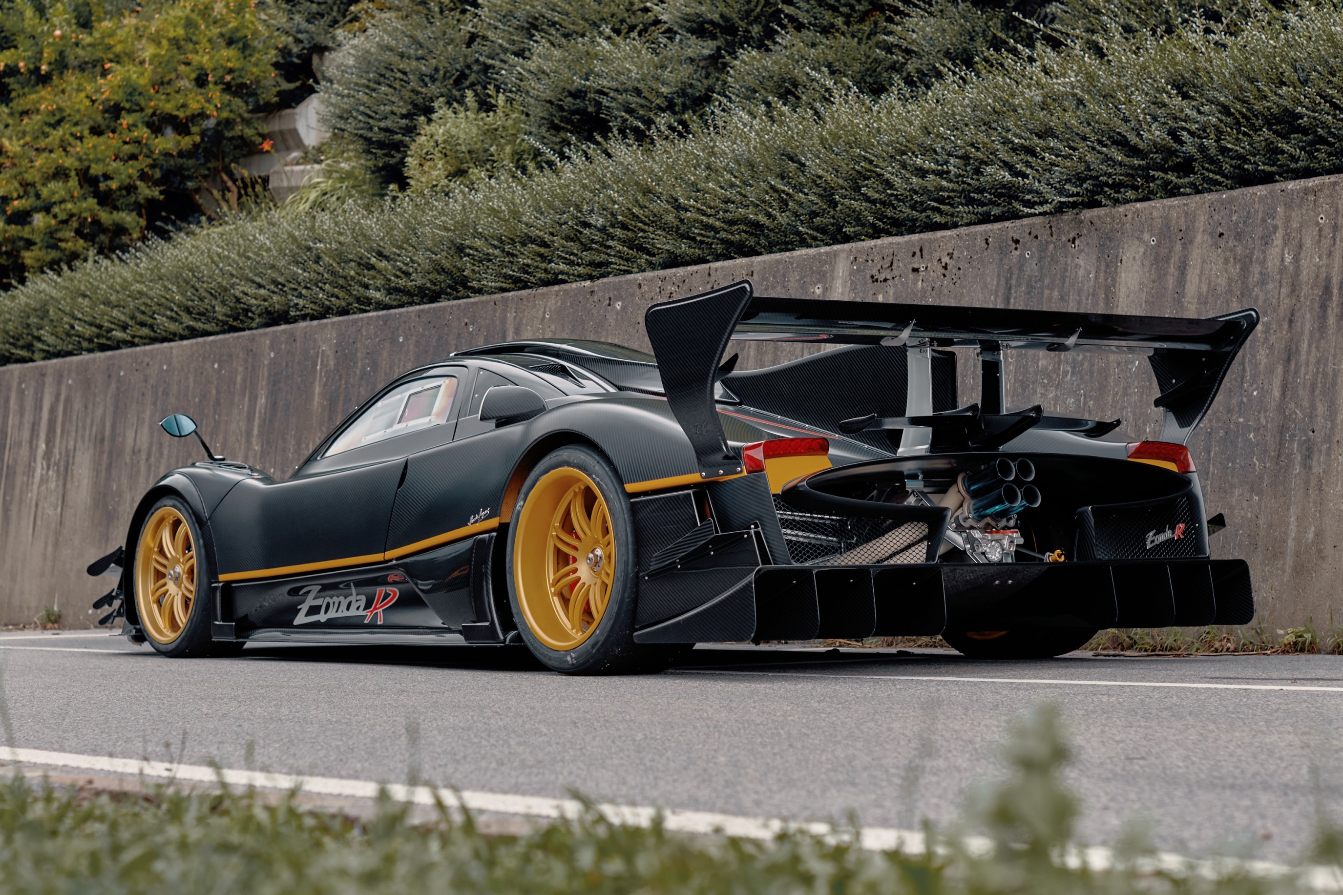 pagani,  zonda,  huayra,  utopia,  zonda r,  zonda cinque,  zonda r evolution,  zonda revolucion,  rm sotheby's,  sotheby,  dau gia,  sieu xe,  koenigsegg,  bugatti,  lamborghini,  ferrari,  mclaren,  aston martin anh 20
