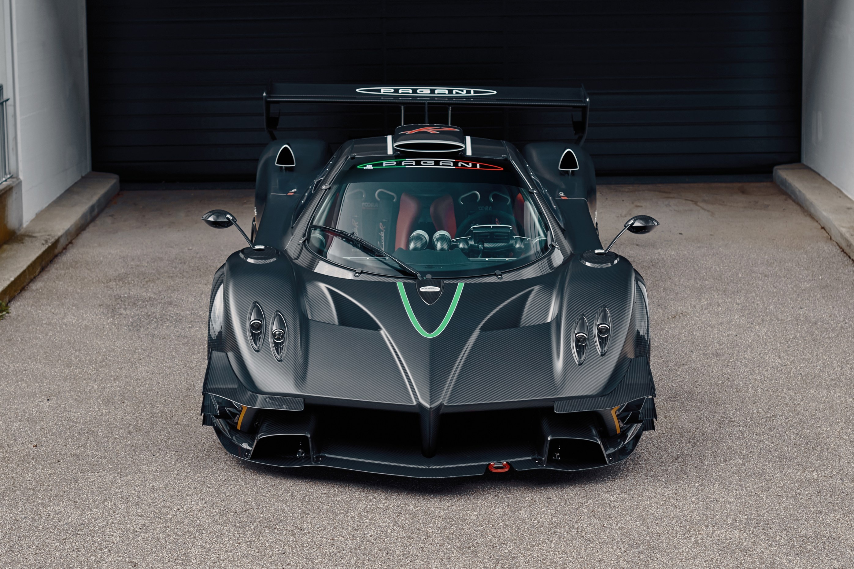 pagani,  zonda,  huayra,  utopia,  zonda r,  zonda cinque,  zonda r evolution,  zonda revolucion,  rm sotheby's,  sotheby,  dau gia,  sieu xe,  koenigsegg,  bugatti,  lamborghini,  ferrari,  mclaren,  aston martin anh 2