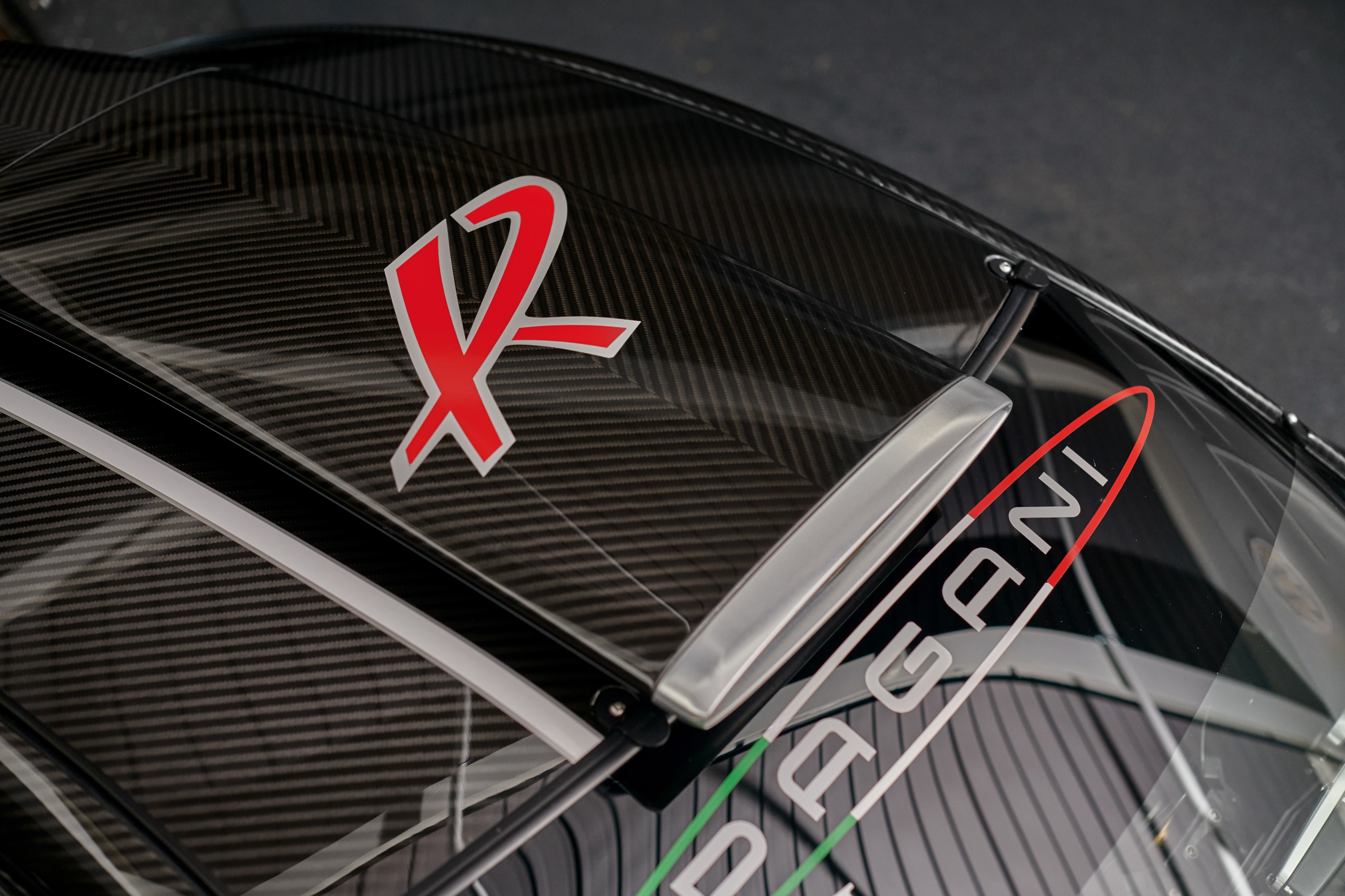 pagani,  zonda,  huayra,  utopia,  zonda r,  zonda cinque,  zonda r evolution,  zonda revolucion,  rm sotheby's,  sotheby,  dau gia,  sieu xe,  koenigsegg,  bugatti,  lamborghini,  ferrari,  mclaren,  aston martin anh 9