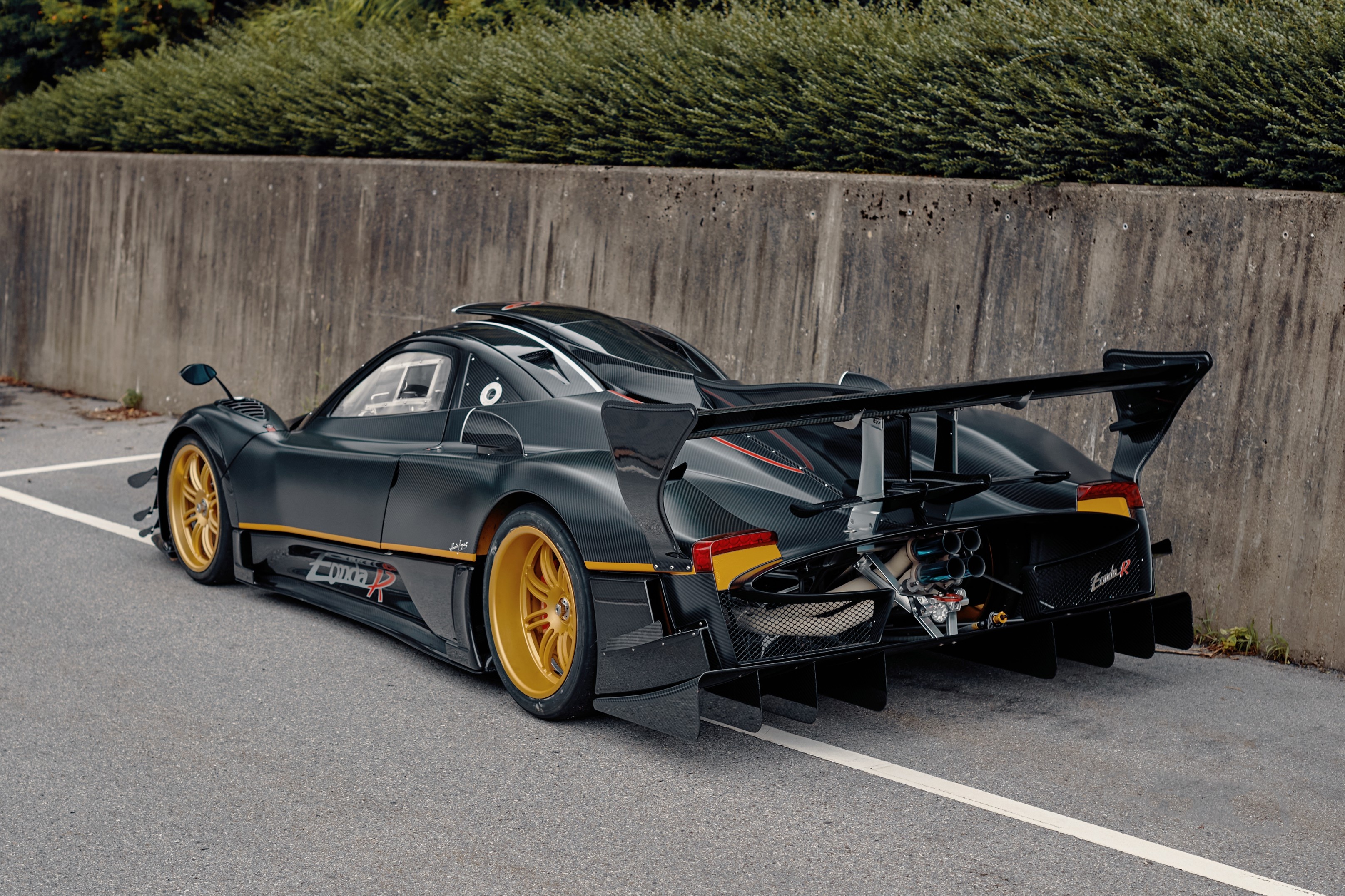 pagani,  zonda,  huayra,  utopia,  zonda r,  zonda cinque,  zonda r evolution,  zonda revolucion,  rm sotheby's,  sotheby,  dau gia,  sieu xe,  koenigsegg,  bugatti,  lamborghini,  ferrari,  mclaren,  aston martin anh 3