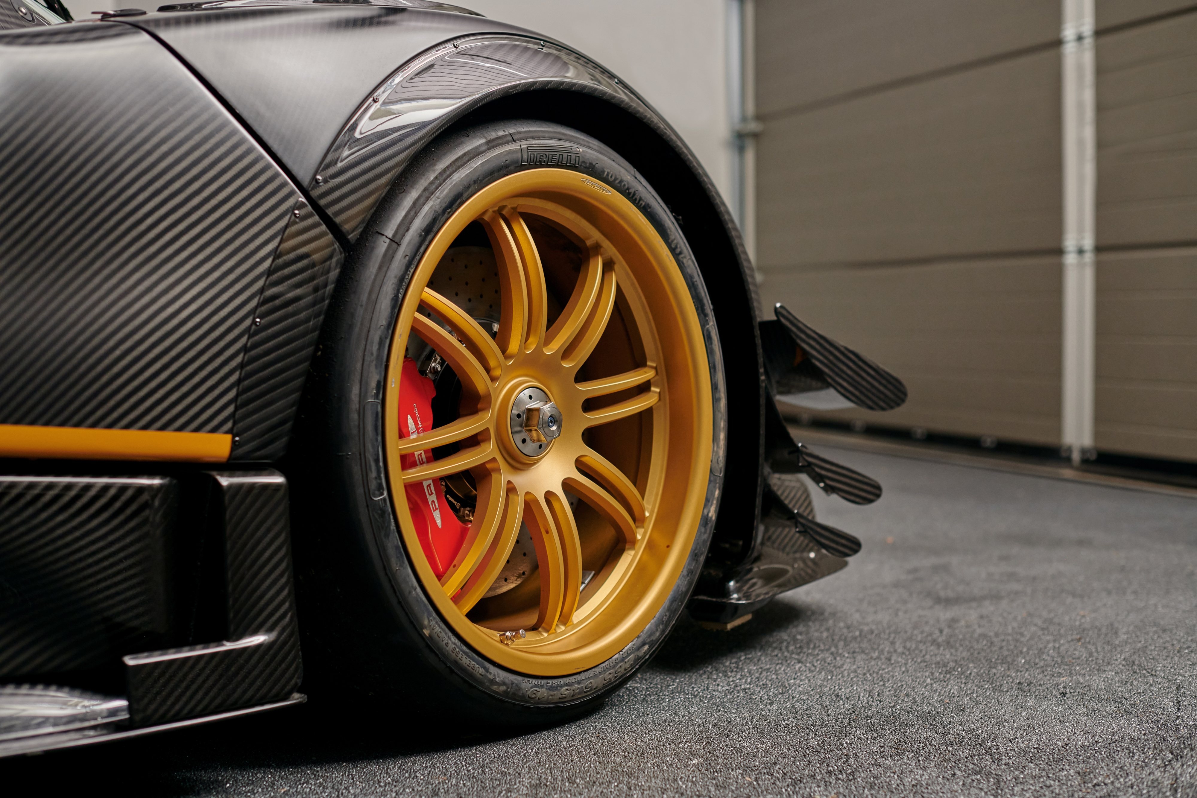 pagani,  zonda,  huayra,  utopia,  zonda r,  zonda cinque,  zonda r evolution,  zonda revolucion,  rm sotheby's,  sotheby,  dau gia,  sieu xe,  koenigsegg,  bugatti,  lamborghini,  ferrari,  mclaren,  aston martin anh 7