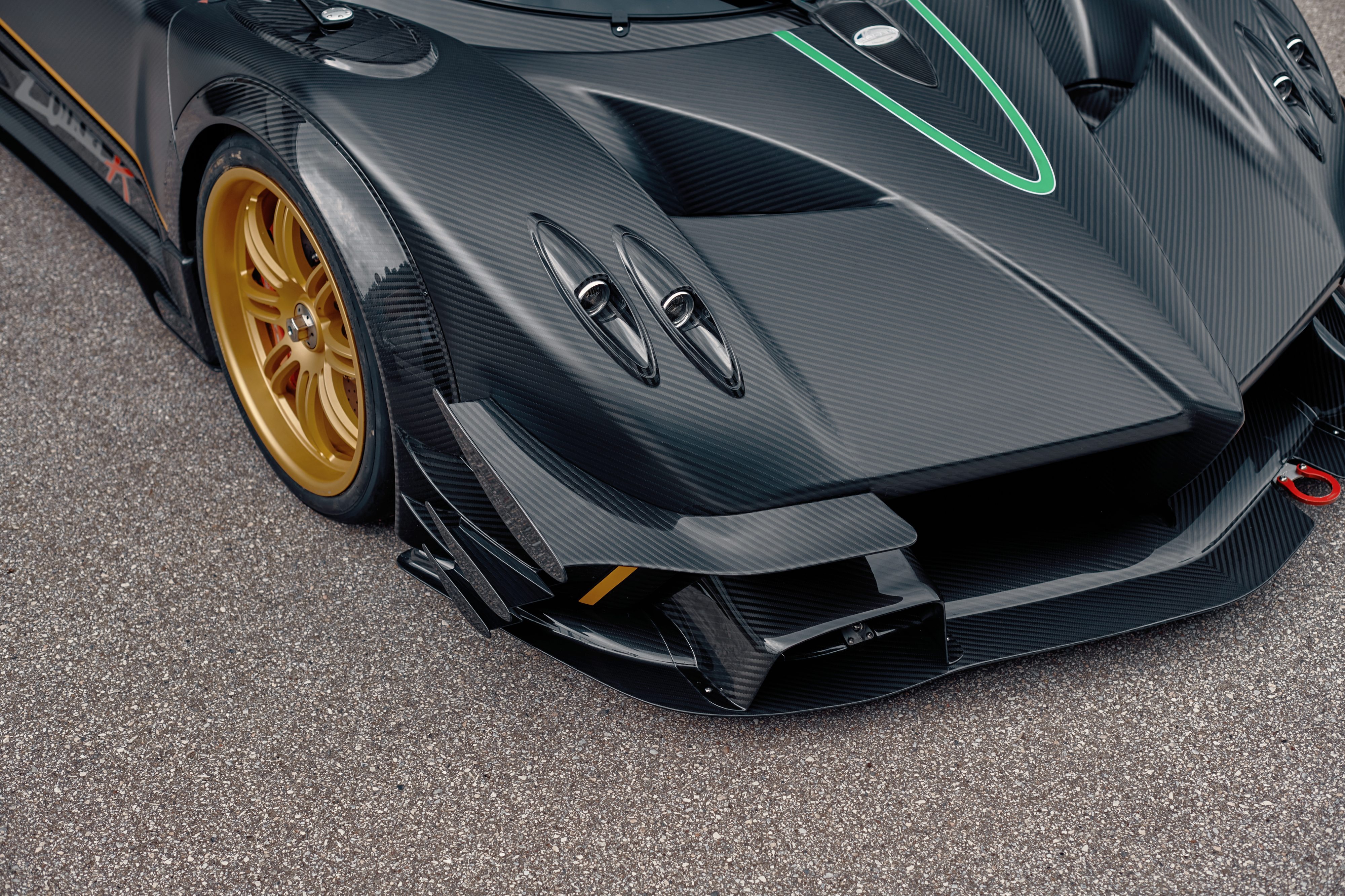 pagani,  zonda,  huayra,  utopia,  zonda r,  zonda cinque,  zonda r evolution,  zonda revolucion,  rm sotheby's,  sotheby,  dau gia,  sieu xe,  koenigsegg,  bugatti,  lamborghini,  ferrari,  mclaren,  aston martin anh 6