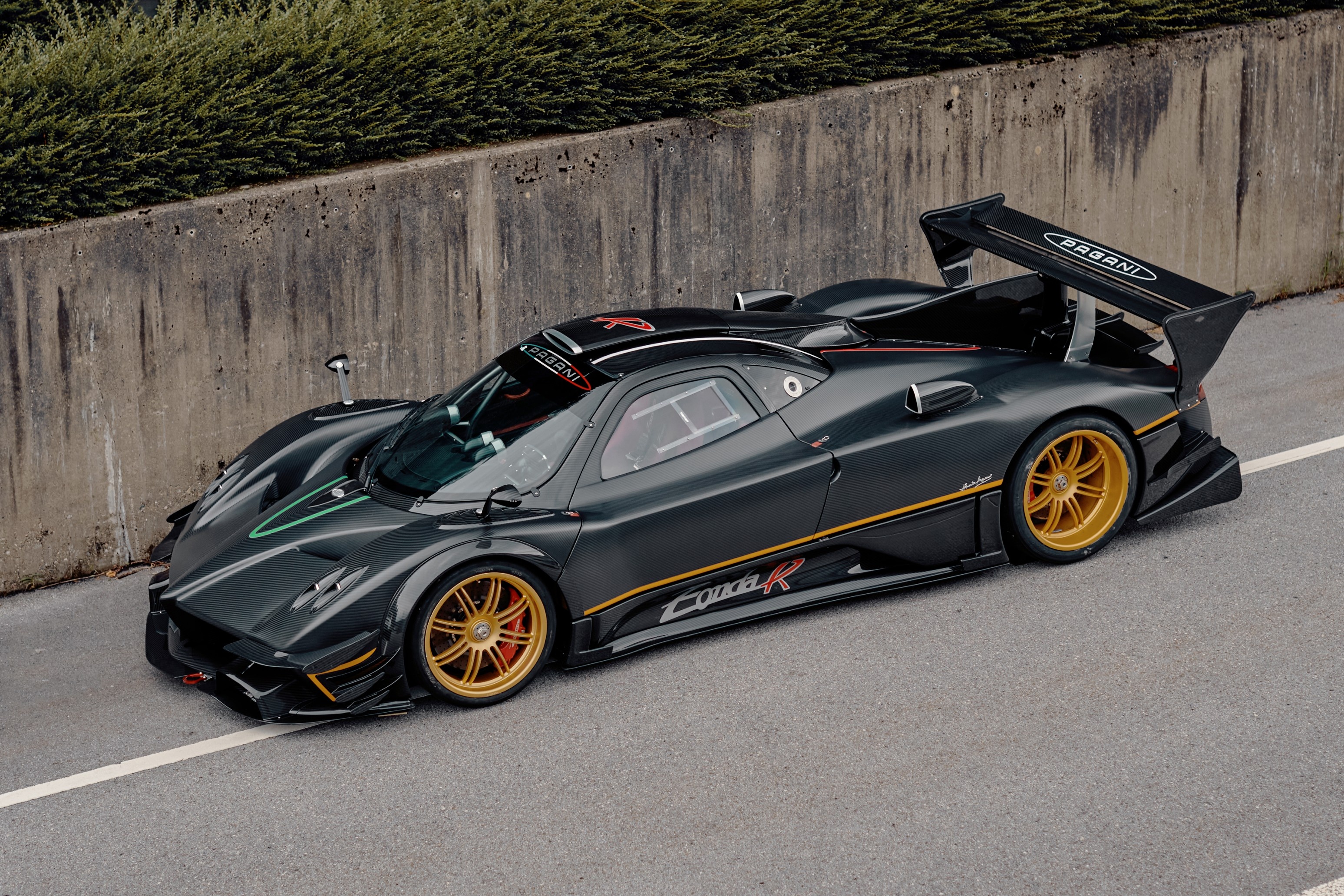 pagani,  zonda,  huayra,  utopia,  zonda r,  zonda cinque,  zonda r evolution,  zonda revolucion,  rm sotheby's,  sotheby,  dau gia,  sieu xe,  koenigsegg,  bugatti,  lamborghini,  ferrari,  mclaren,  aston martin anh 5