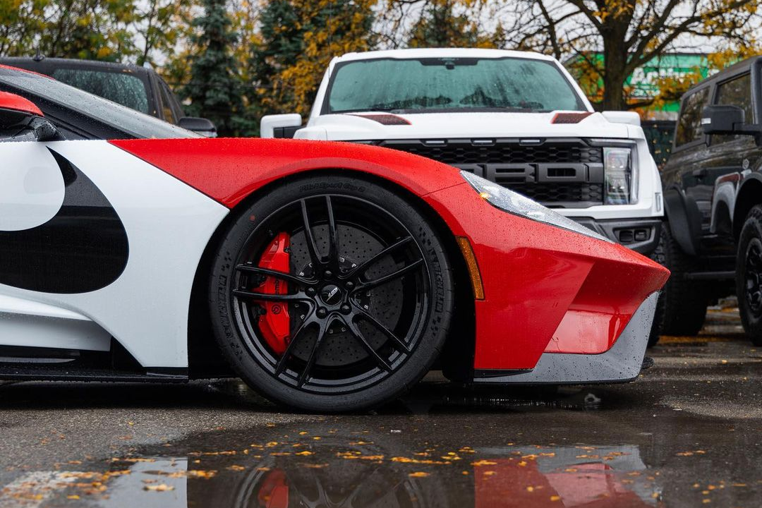 ford gt,  sieu xe,  nike,  air jordan,  jordan,  chicago,  jordan 1,  jordan 1 chicago,  lamborghini,  ferrari,  mclaren,  aston martin,  porsche,  maserati,  bugatti,  koenigsegg,  pagani anh 7