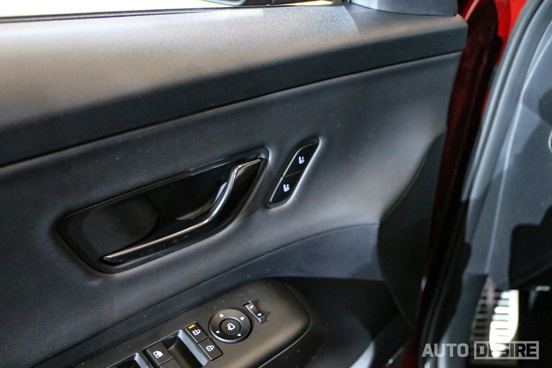 hyundai,  kona,  creata,  kia,  seltos,  mitsubishi,  xfc,  rv,  suv,  hang b,  suv hang b,  b-suv,  xe gia dinh,  xe pho thong,  toyota,  corolla cross,  mazda,  cx-3,  honda,  hr-v,  mg,  zs,  peugeot,  peugeot 2008 anh 14