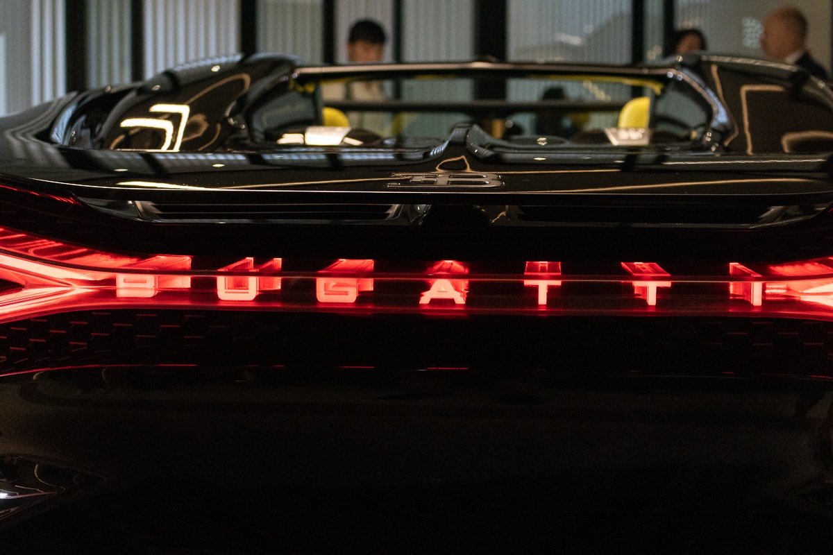 bugatti,  w16 mistral,  chiron,  divo,  veyron,  bugatti w16 mistral,  singapore,  sieu xe,  hypercar,  chiron super sport,  centodieci,  chiron sport,  chiron pur sport,  la voiture noire,  lamborghini,  ferrari,  mclaren,  maserati,  porsche,  koenigsegg,  pagani anh 7