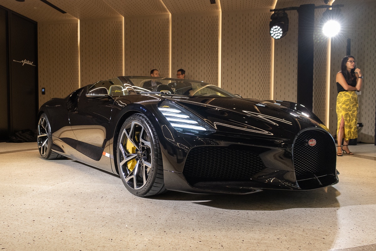 Bugatti W16 Mistral xuat hien tai Singapore hinh anh