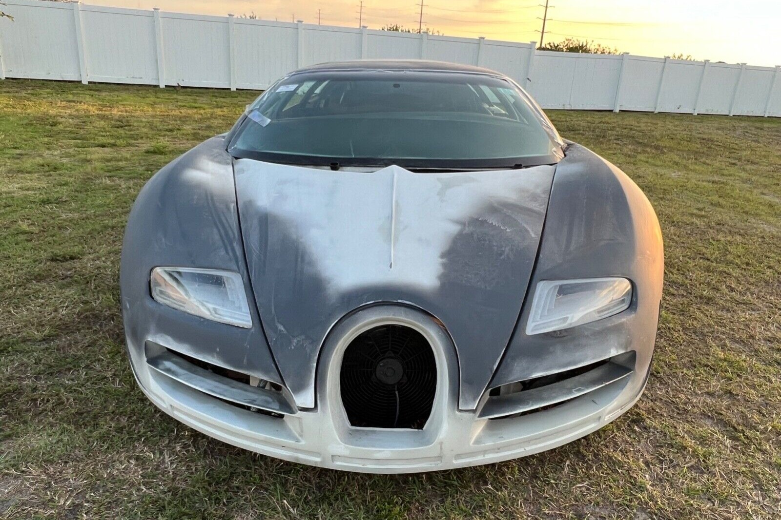 bugatti,  limo,  limousine,  xe do,  veyron,  bugatti veyron,  Lincoln Town Car,  Lincoln,  Town Car anh 2