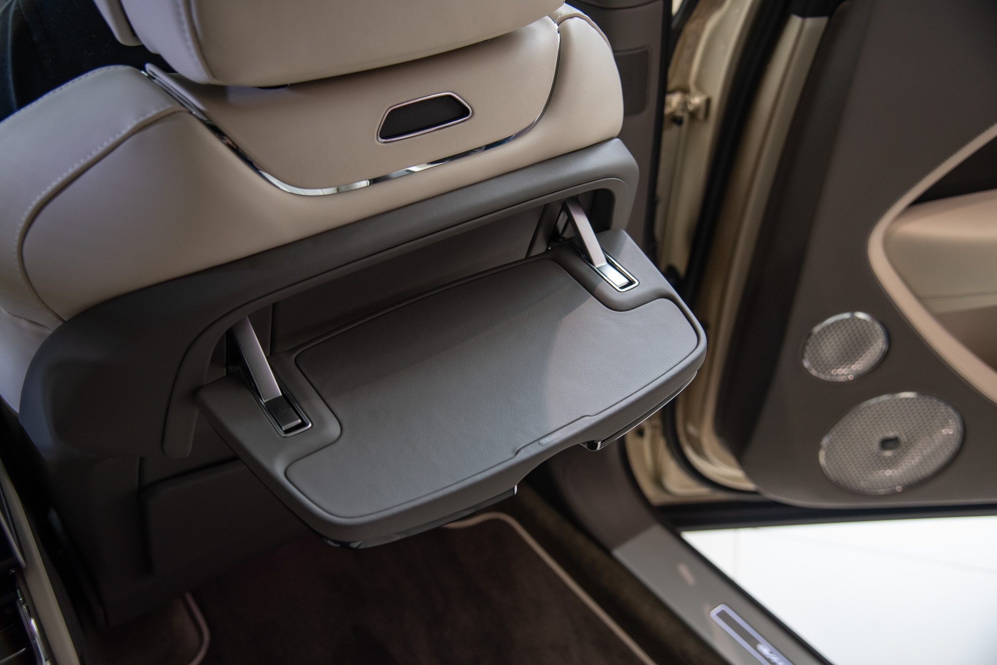 bentley, bentayga, bentayga ewb, bentley bentayga, suv, bentley bentayga ewb, suv siêu sang, siêu sang, rolls-royce, cullinan, singapore ảnh 12 bentley, bentayga, bentayga ewb, bentley bentayga, suv, bentley bentayga ewb, suv sieu sang, sieu sang, rolls-royce, cullinan, singapore anh 12