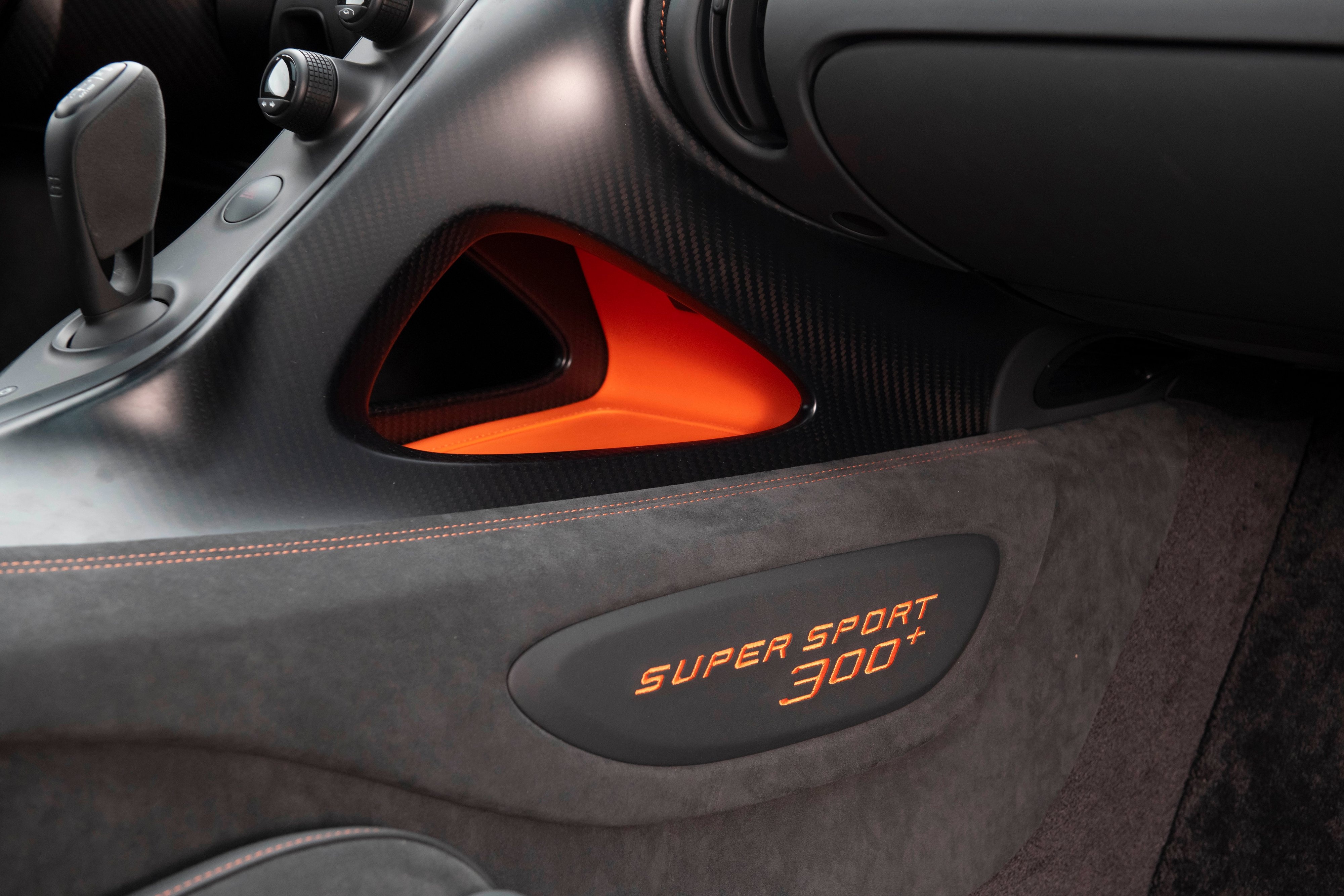 bugatti,  chiron,  veyron,  veyron super sport,  chiron super sport,  chiron super sport 300+,  sieu xe,  hypercar,  chiron sport,  chiron pur sport,  divo,  centodieci,  Chiron Profilee,  La Voiture Noire,  bolide,  w16 mistral anh 18