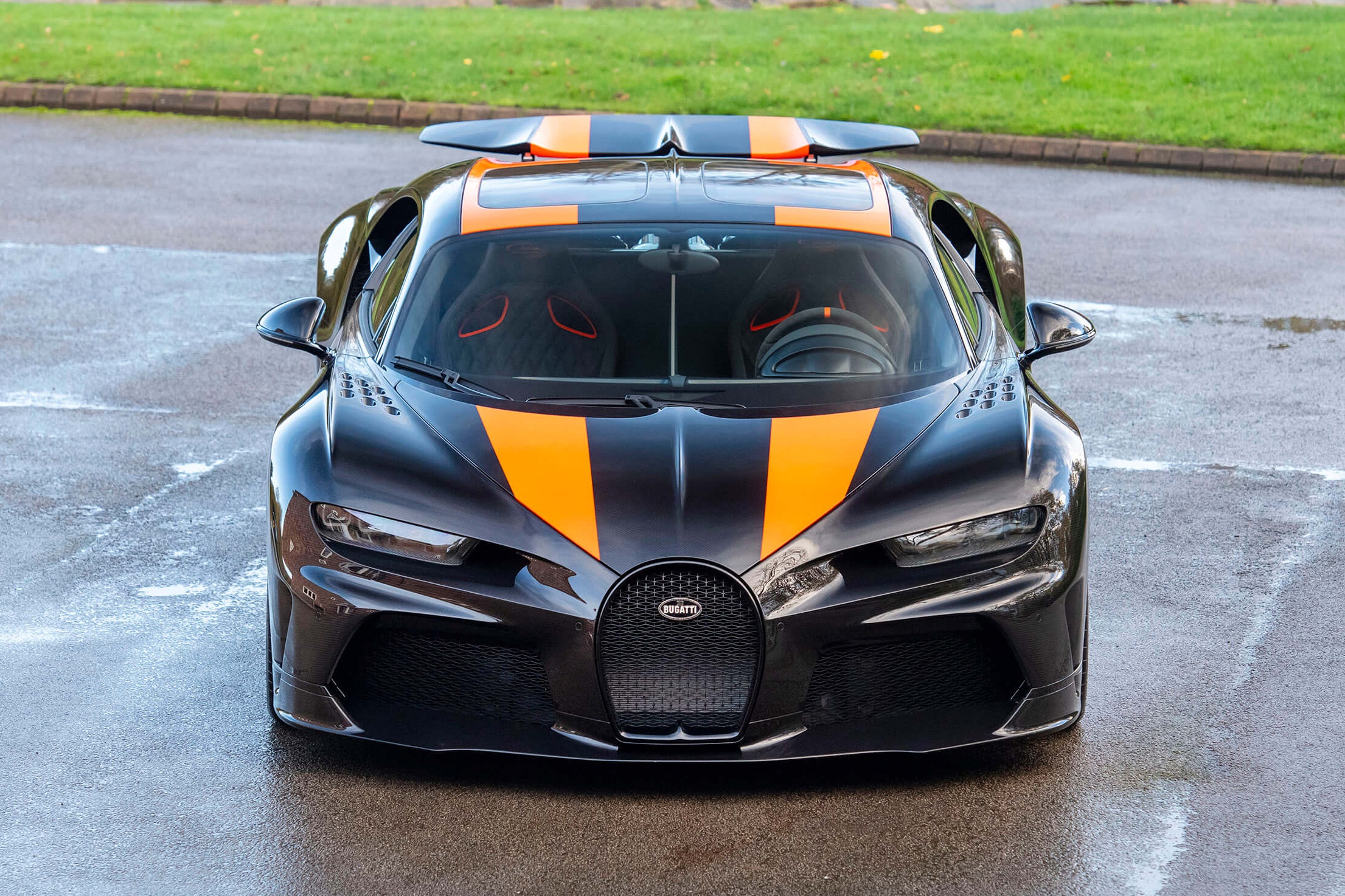 Moi chay 5 km, Bugatti Chiron Super Sport gia 5 trieu USD duoc rao ban hinh anh