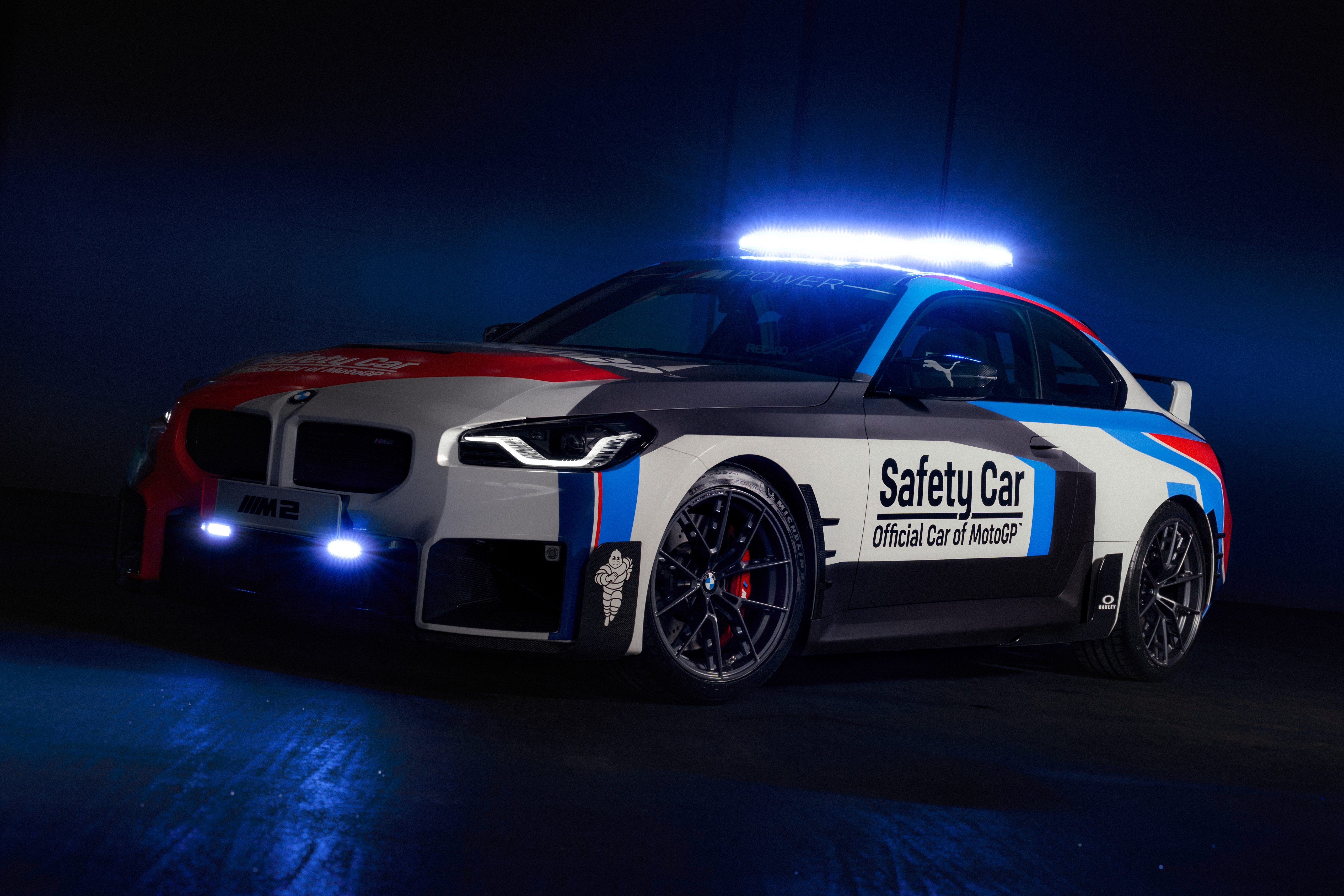 BMW M2 duoc su dung lam xe an toan cho giai dua MotoGP 2023 hinh anh