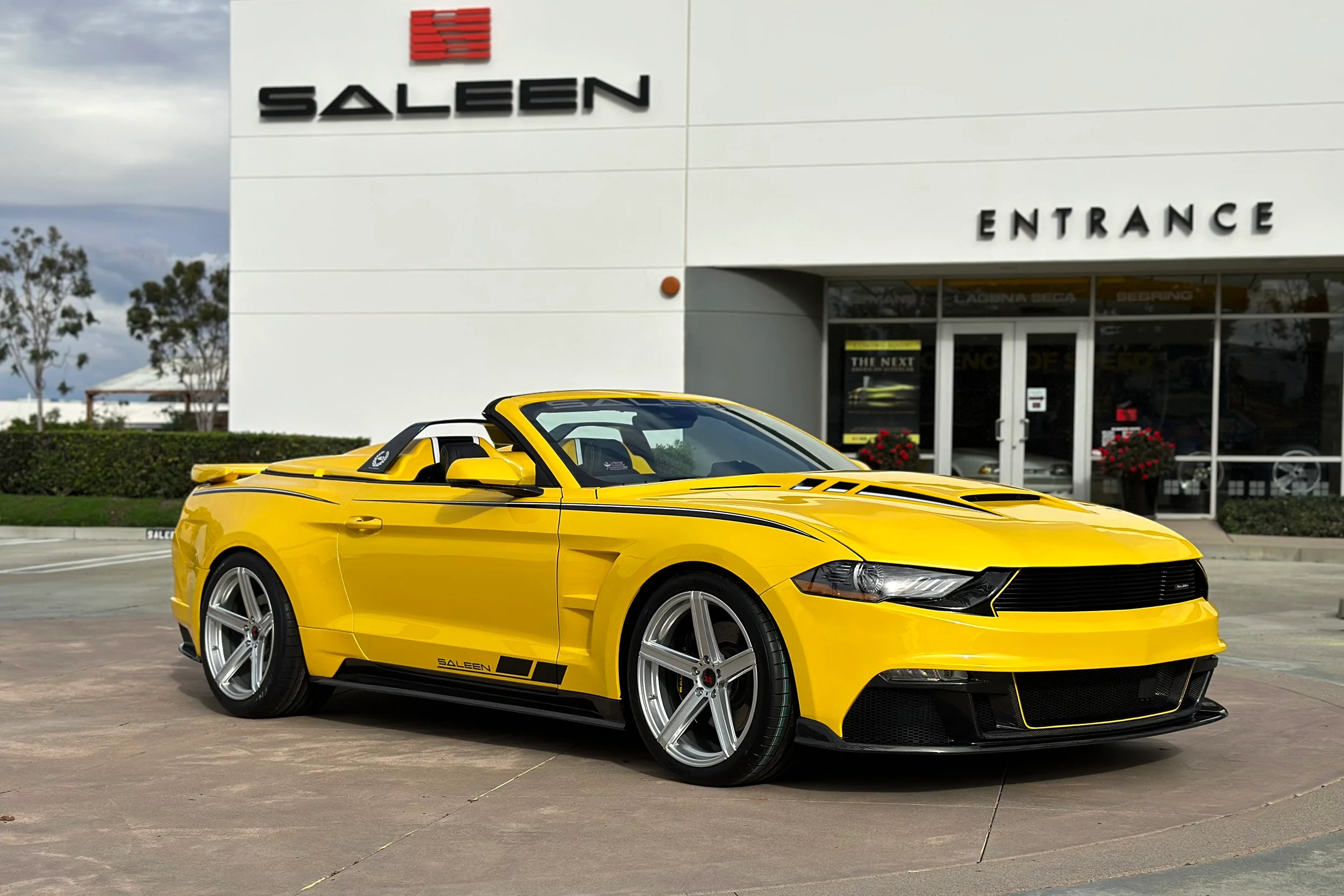 Ford Mustang Saleen SA-40 do phong cach speedster hang hiem hinh anh
