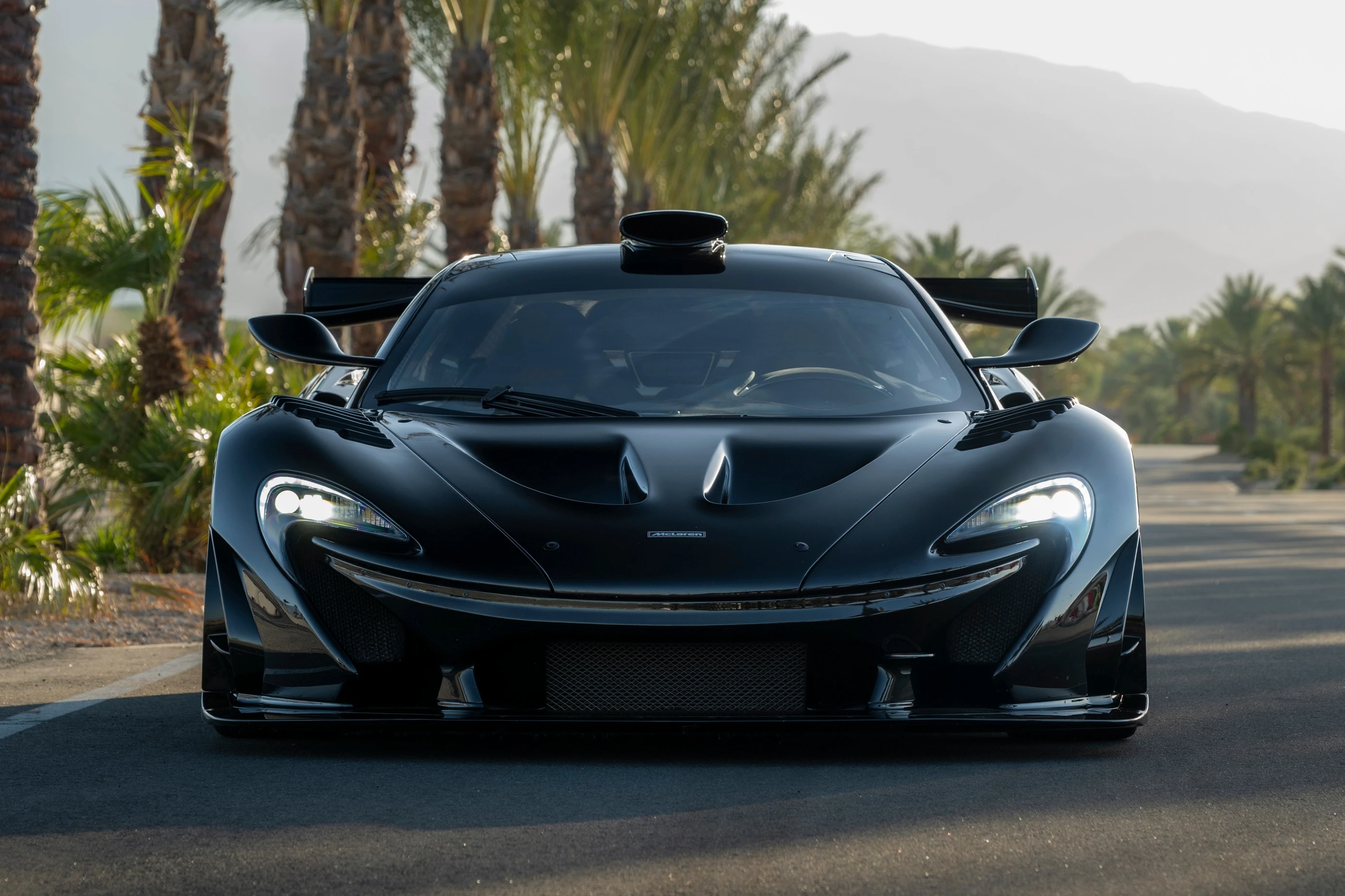 si&ecirc;u xe,  call of duty,  Vince Zampella,  rm,  rm sotheby's,  đấu gi&aacute;,  hypercar,  mclaren,  ferrari,  porsche,  volkswagen,  bugatti,  aston martin,  pagani ảnh 9