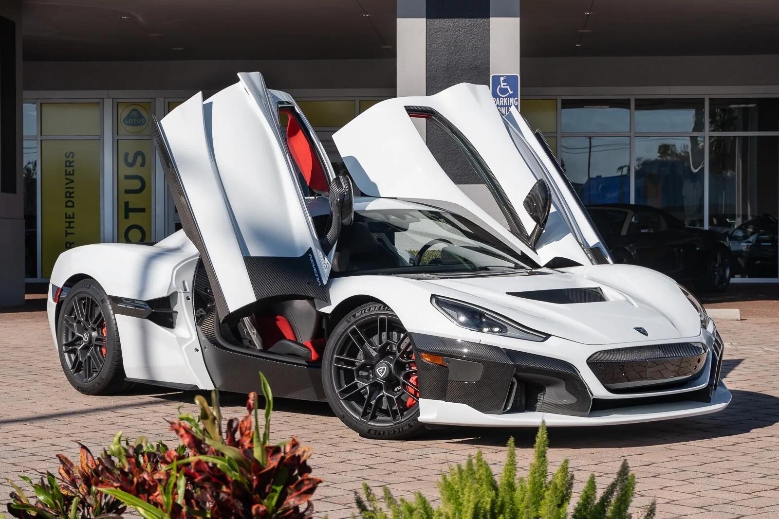 Nhung mau xe tang toc 0-100 km/h duoi 2 giay hinh anh