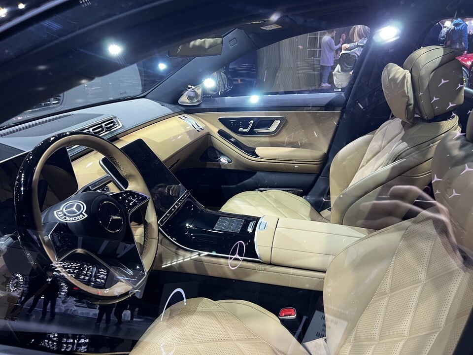 mercedes,  maybach,  s-class,  mercedes-benz,  benz,  mercedes-maybach,  s680,  maybach s680,  s680 virgil abloh,  virgil ablob edition,  sieu sang,  sedan,  seoul mobility show,  sedan sieu sang,  rolls-royce,  bentley anh 9