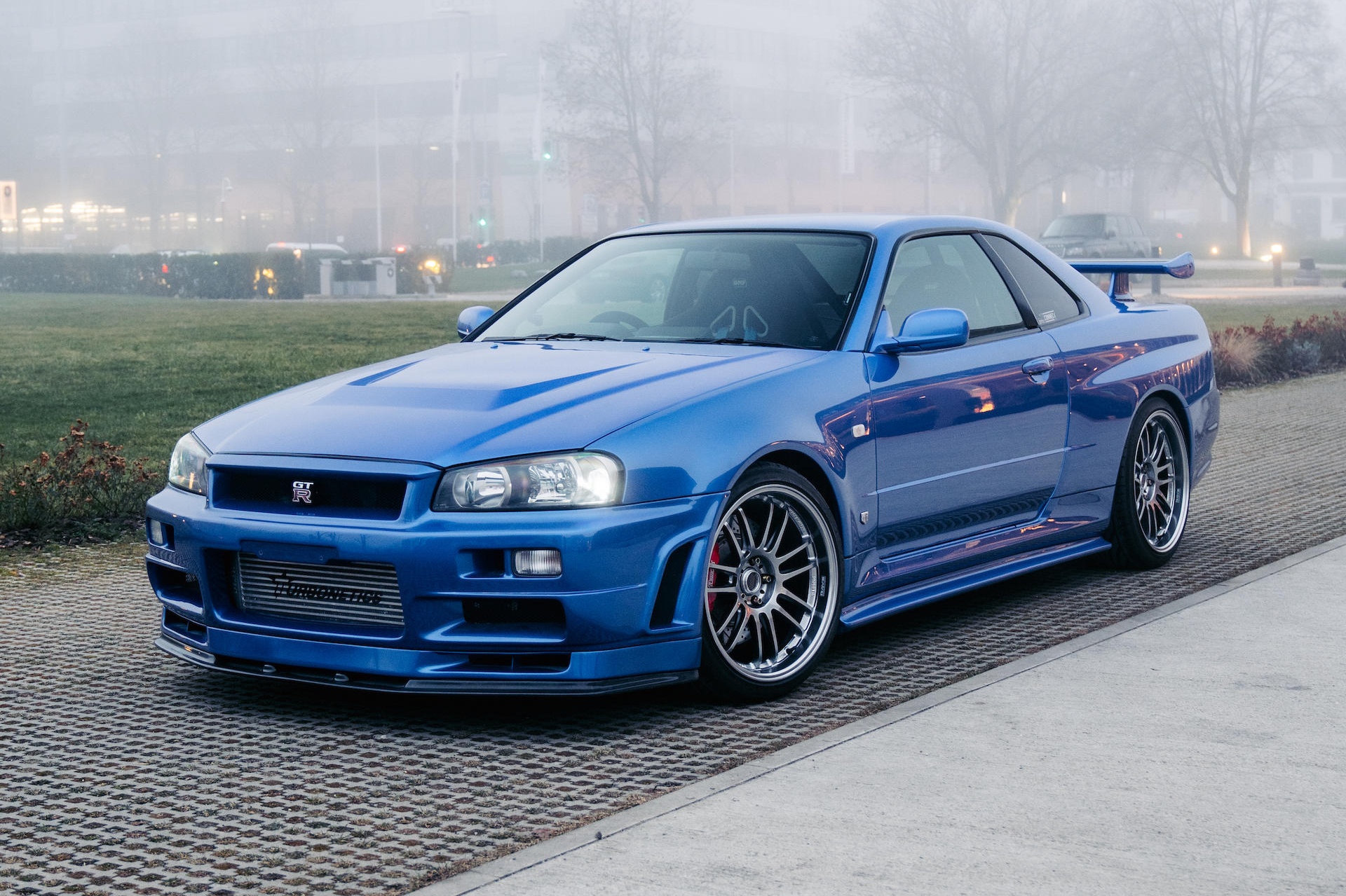 Can canh Nissan Skyline GT-R R34 trong phim Fast & Furious 4 hinh anh