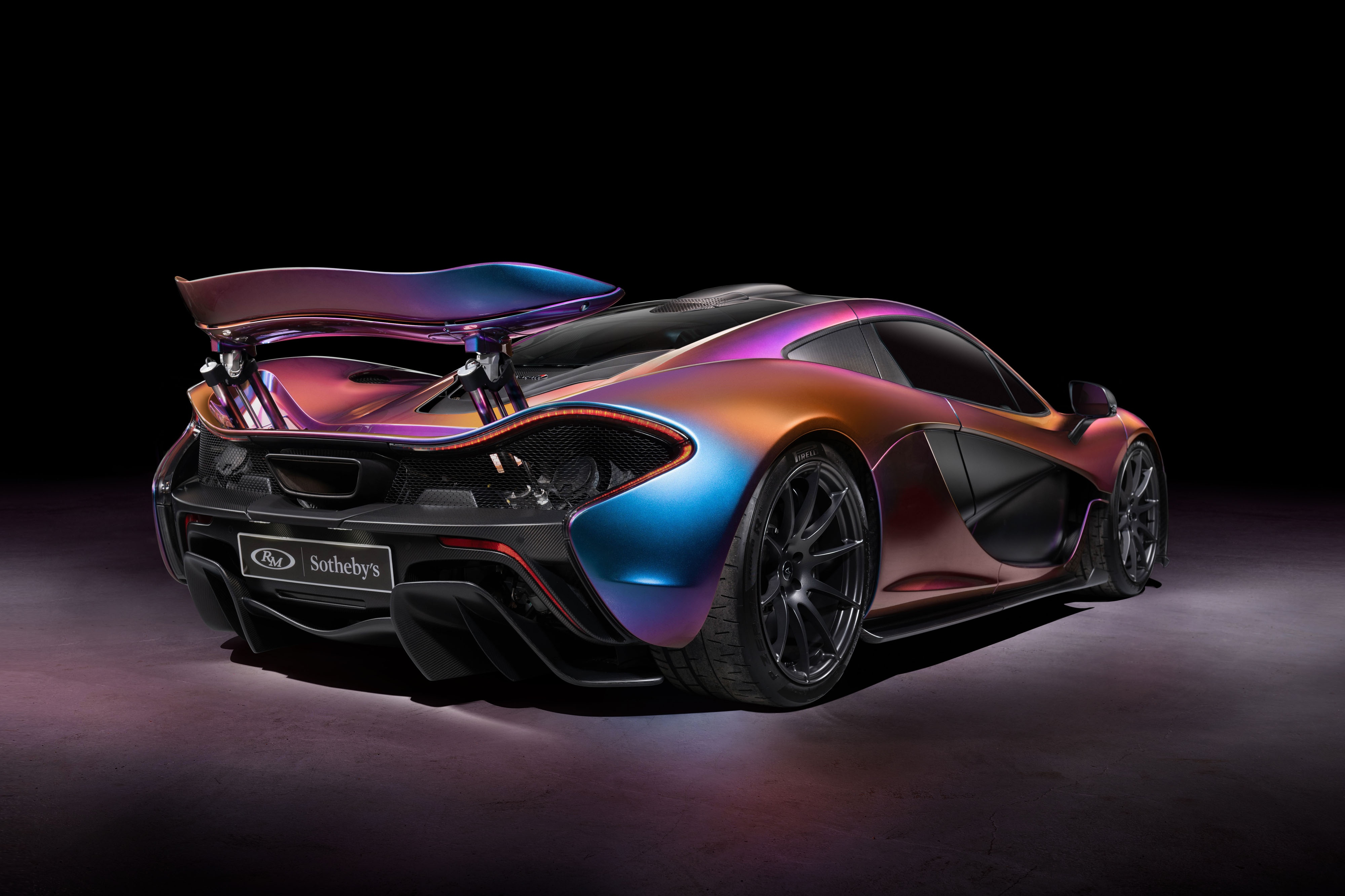 Mclaren,  mclaren p1,  p1,  hypercar,  hybrid,  Ferrari,  Porsche,  Porsche 918 spyder,  918 spyder,  laferrari,  Ferrari laferrari,  Lamborghini,  rm Sotheby’s,  Sotheby,  dau gia,  sieu xe,  Maserati,  Bugatti,  Koenigsegg,  pagani,  mso,  Pacific Blue,  mso Pacific Blue,  Pearlescent anh 2