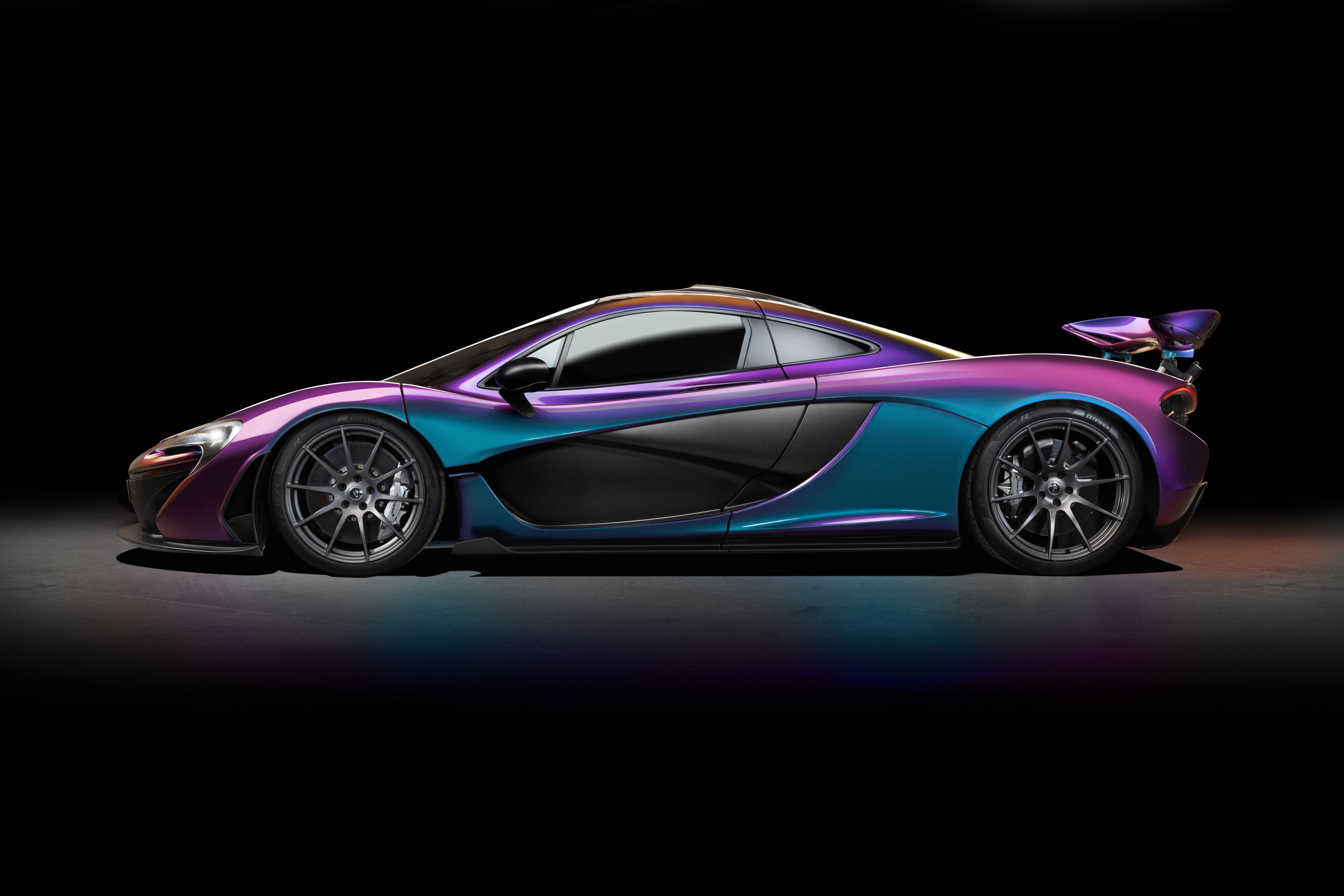 Mclaren,  mclaren p1,  p1,  hypercar,  hybrid,  Ferrari,  Porsche,  Porsche 918 spyder,  918 spyder,  laferrari,  Ferrari laferrari,  Lamborghini,  rm Sotheby’s,  Sotheby,  dau gia,  sieu xe,  Maserati,  Bugatti,  Koenigsegg,  pagani,  mso,  Pacific Blue,  mso Pacific Blue,  Pearlescent anh 12