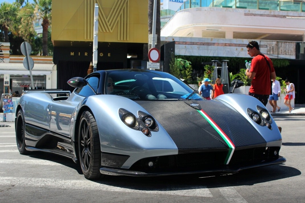 Loat xe the thao co dien vua duoc phep nhap khau vao My hinh anh