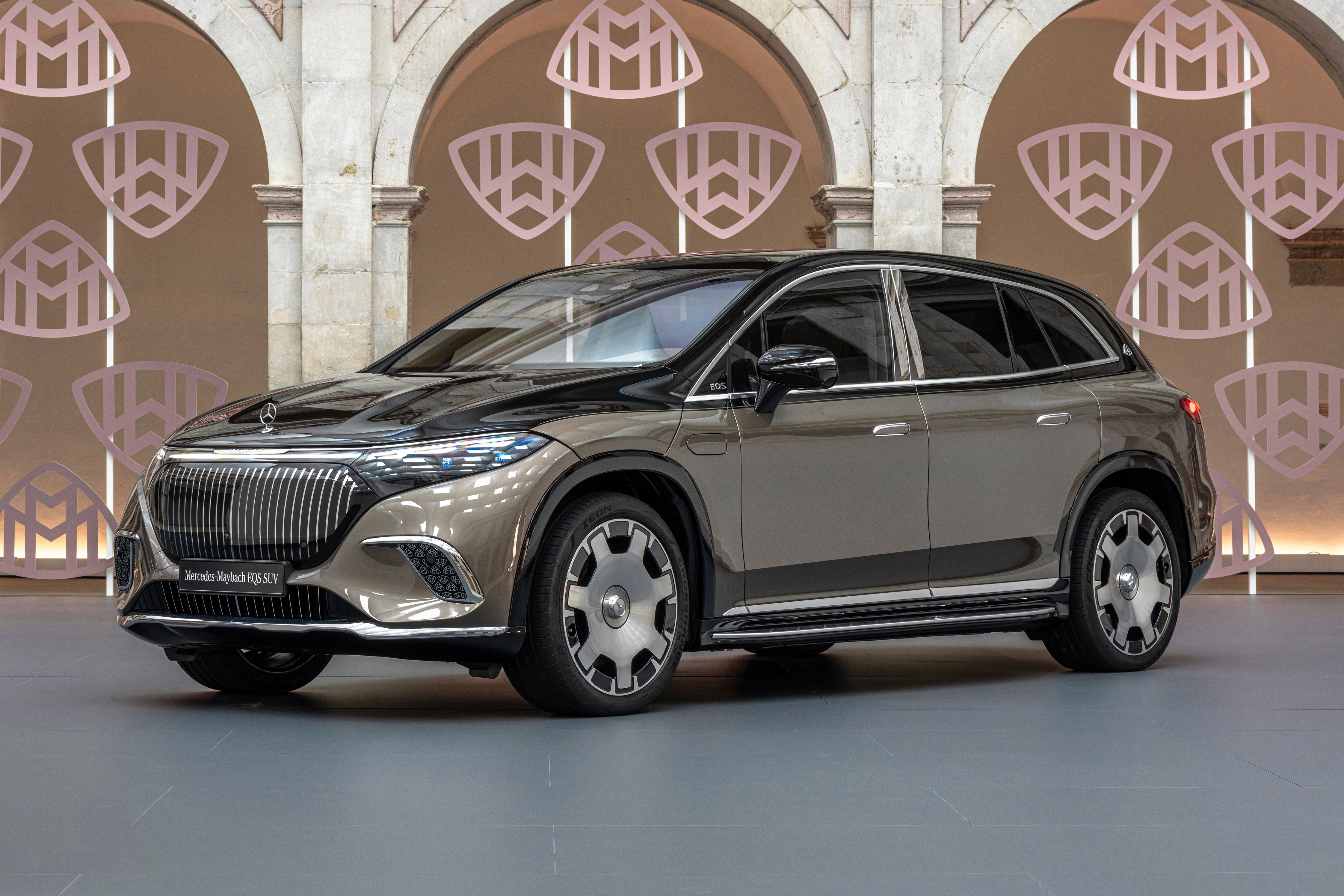 SUV dien hang sang Mercedes-Maybach EQS 680 SUV ra mat hinh anh