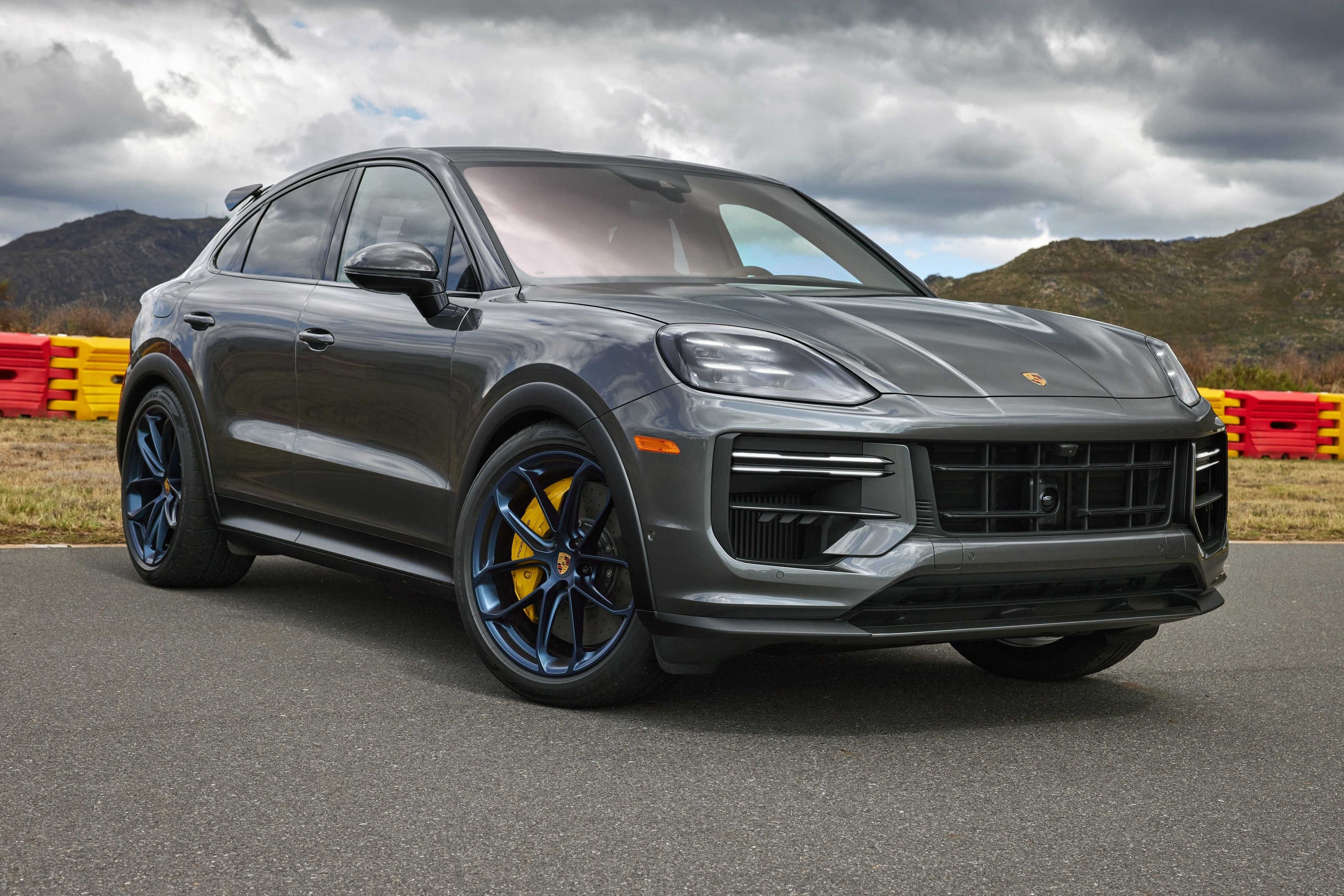 Porsche Cayenne Turbo GT 2024 manh 658 ma luc hinh anh