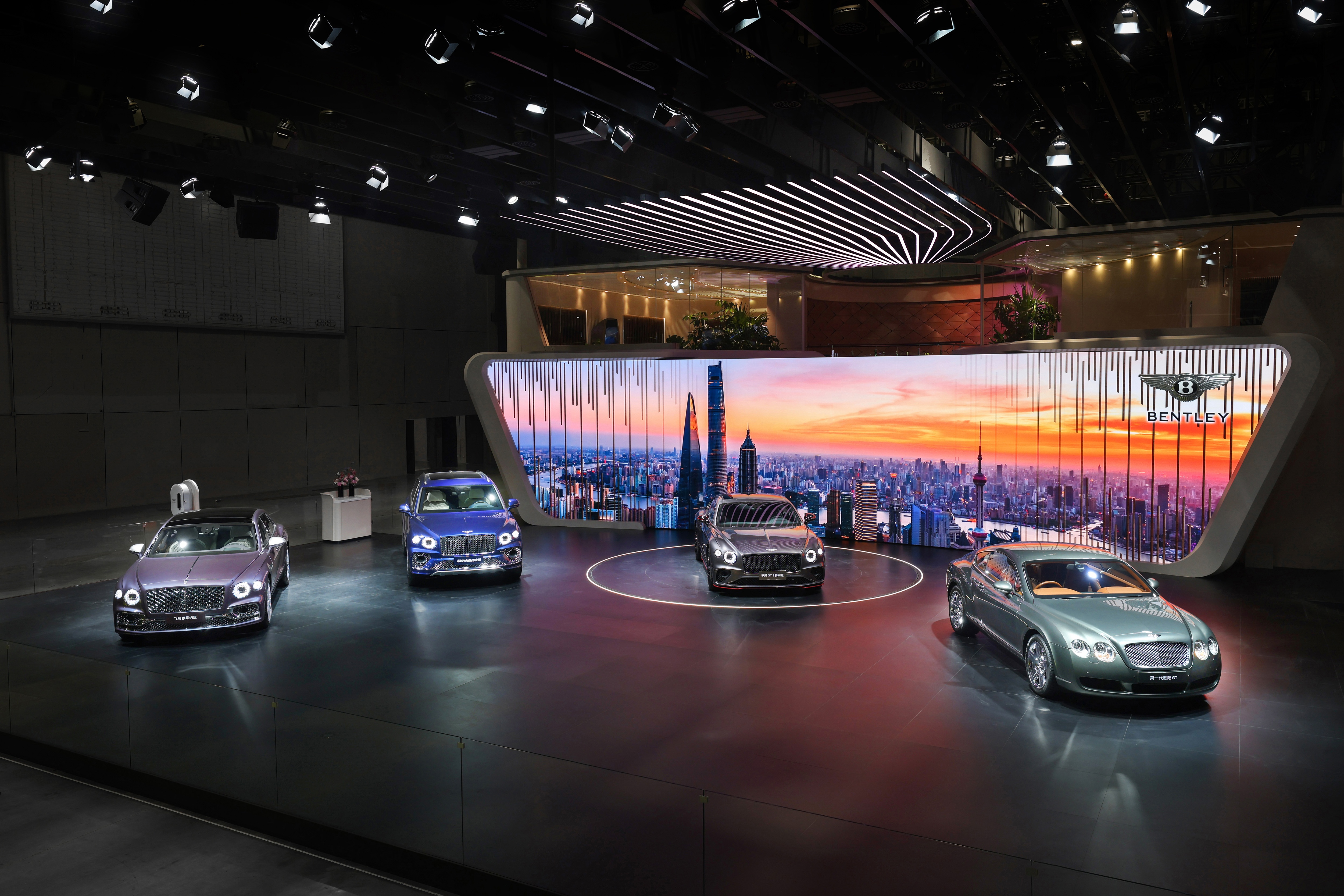 bentley,  continental gt,  mulliner,  continental gt s,  thượng hải,  triển lãm ôtô,  grand tourer,  gt,  bentayga,  flying spur,  siêu sang,  rolls-royce ảnh 2 bentley,  continental gt,  mulliner,  continental gt s,  thuong hai,  trien lam oto,  grand tourer,  gt,  bentayga,  flying spur,  sieu sang,  rolls-royce anh 2