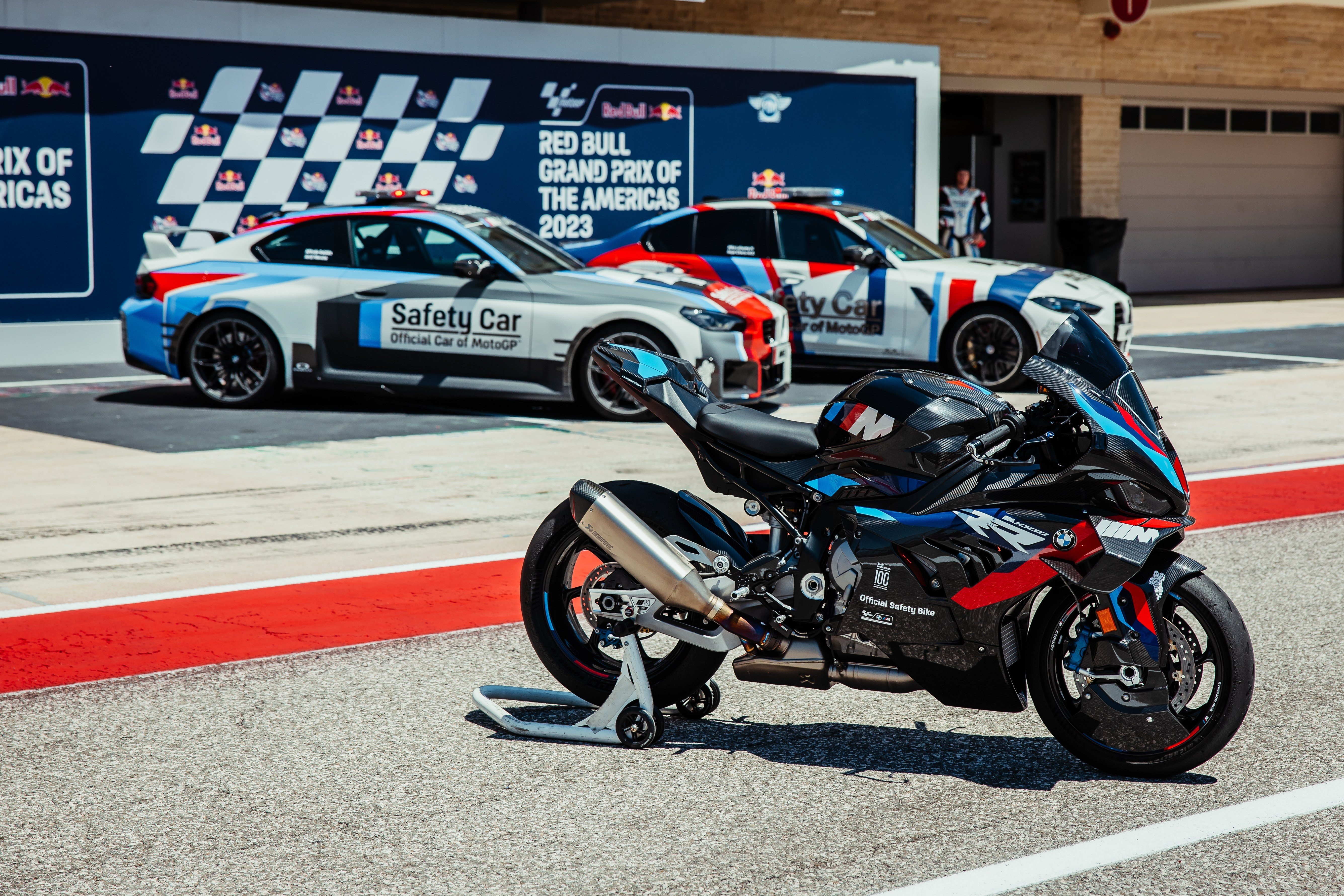 BMW M 1000 RR lam xe an toan cho giai dua WorldSBK 2023 hinh anh