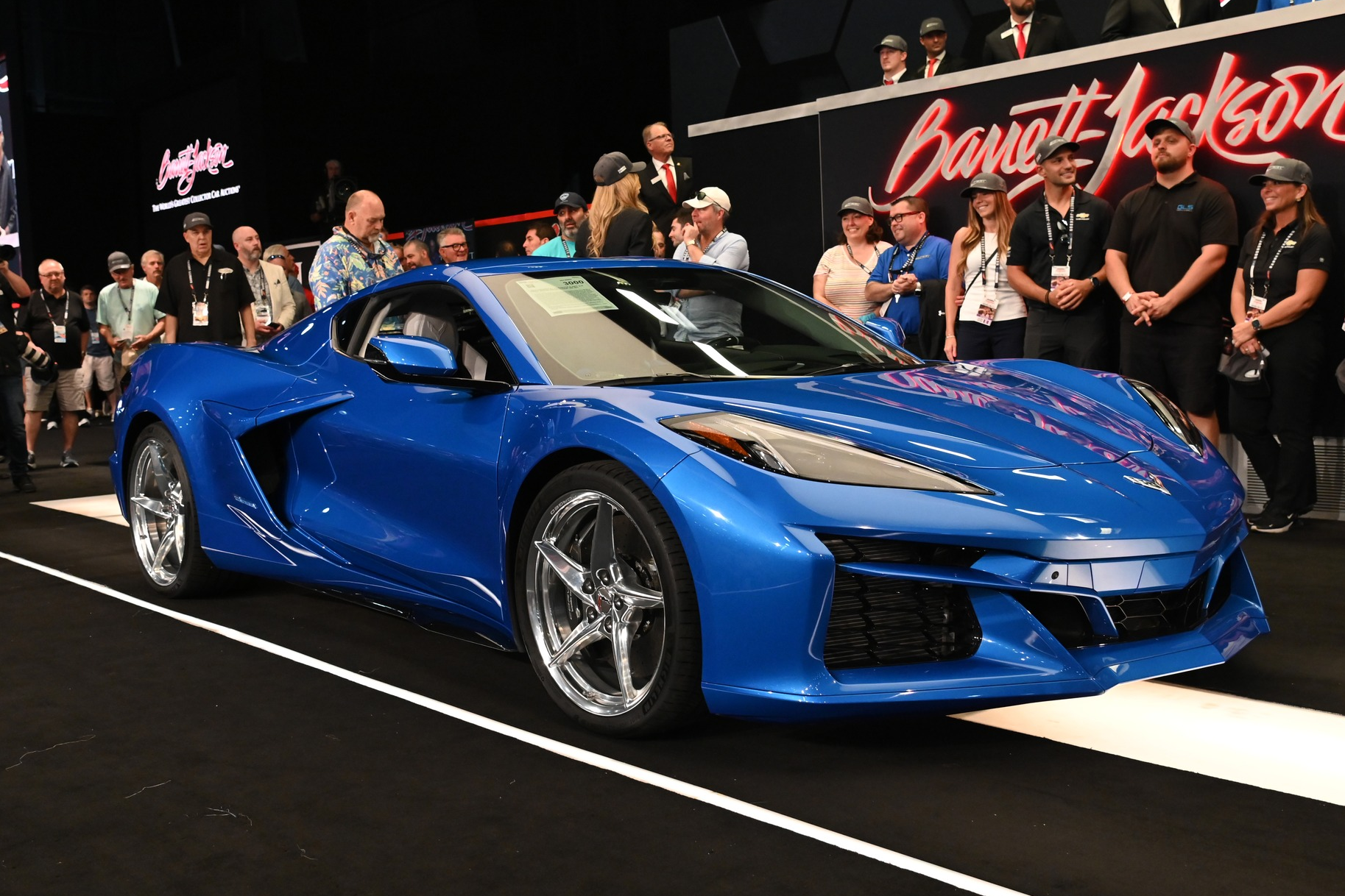 Chiec Chevrolet Corvette E-Ray dau tien co gia 1,15 trieu USD hinh anh