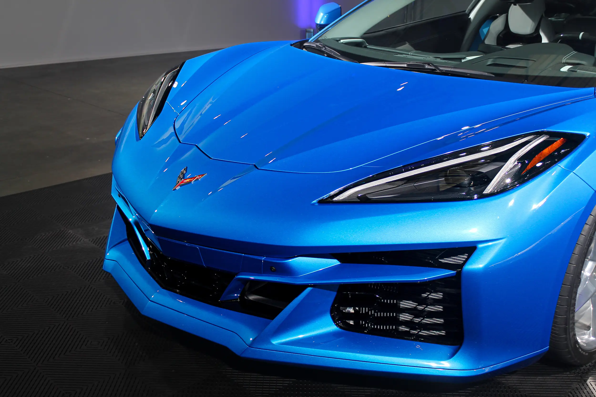 corvette,  chevrolet,  chevy,  corvette e-ray,  e-ray,  chevrolet corvette e-ray,  dau gia,  Barrett-Jackson,  dau tien,  sieu xe,  ky luc,  camaro,  ford,  mustang,  dodge,  charger,  challenger anh 7