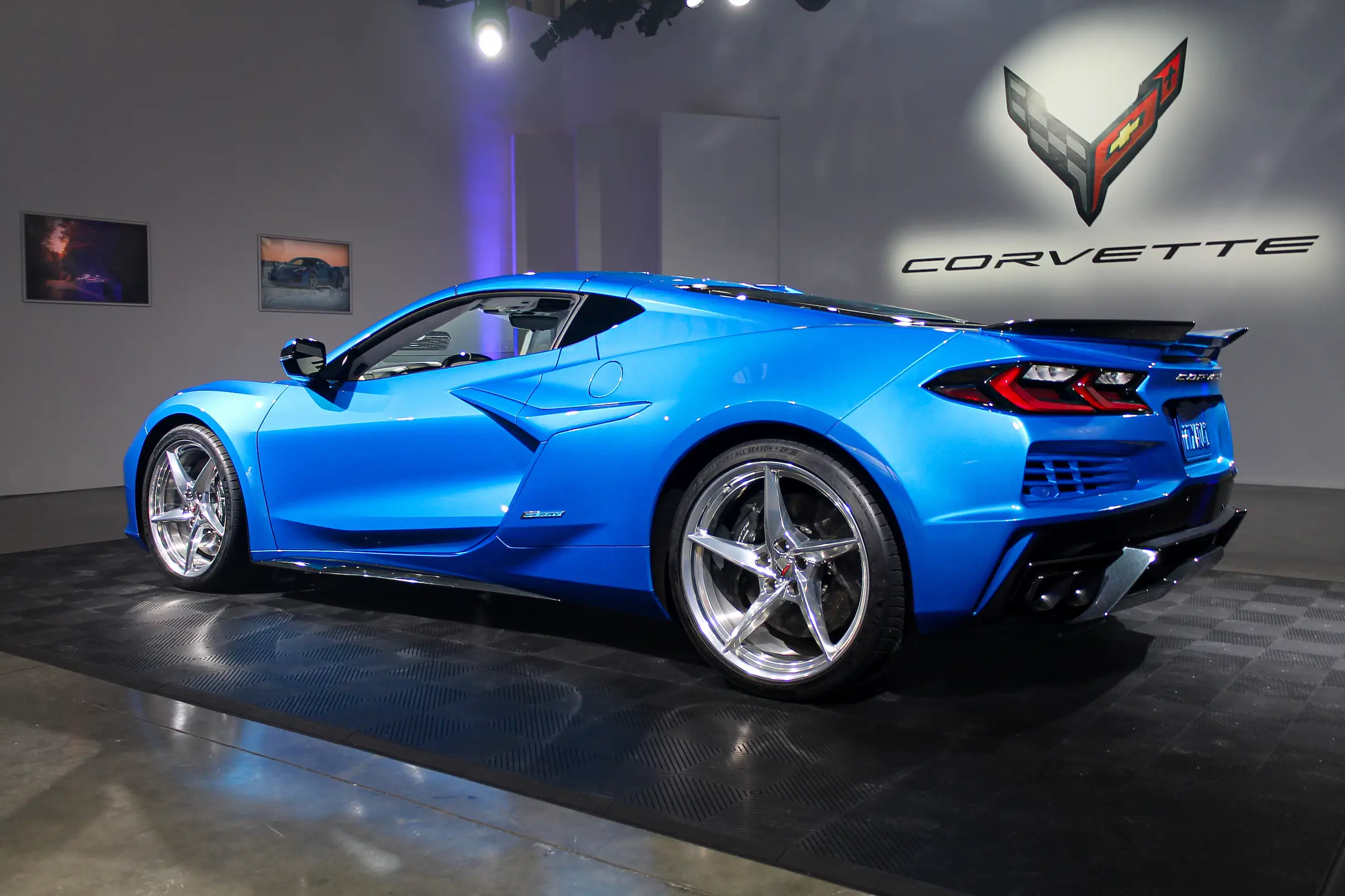 corvette,  chevrolet,  chevy,  corvette e-ray,  e-ray,  chevrolet corvette e-ray,  dau gia,  Barrett-Jackson,  dau tien,  sieu xe,  ky luc,  camaro,  ford,  mustang,  dodge,  charger,  challenger anh 3