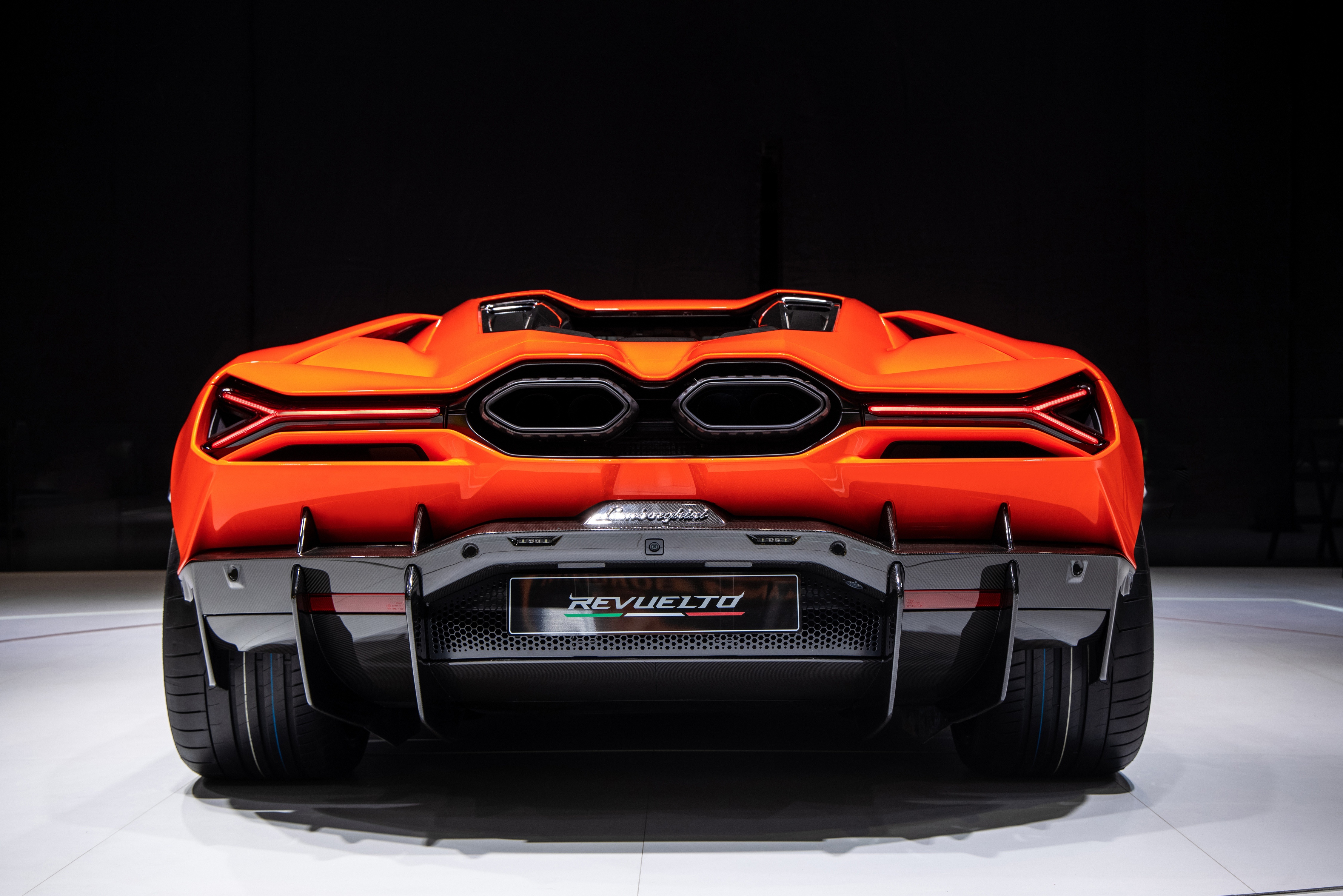 lamborghini,  revuelto,  aventador,  sieu xe,  huracan,  urus,  ra mat,  hybrid,  thuong hai,  v12,  ferrari,  mclaren,  aston martin,  maserati,  bugatti,  pagani,  koenigsegg anh 6