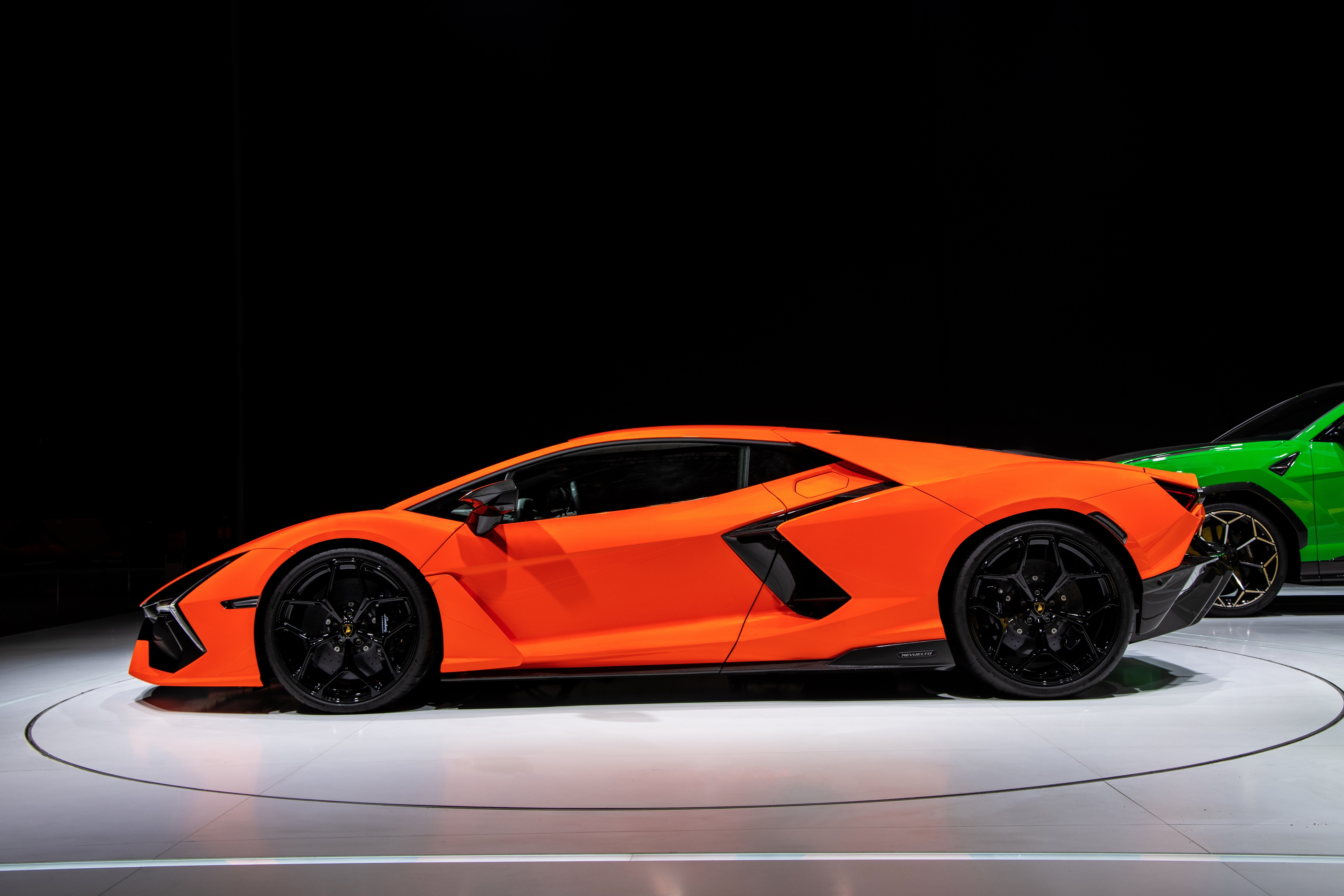 lamborghini,  revuelto,  aventador,  sieu xe,  huracan,  urus,  ra mat,  hybrid,  thuong hai,  v12,  ferrari,  mclaren,  aston martin,  maserati,  bugatti,  pagani,  koenigsegg anh 4