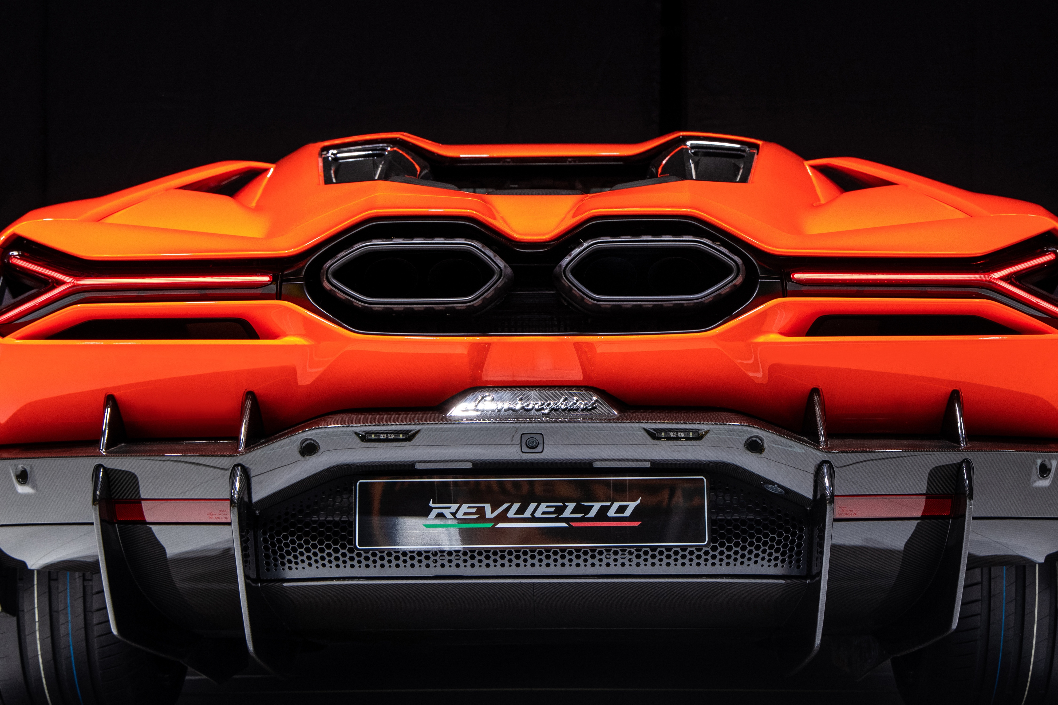 lamborghini,  revuelto,  aventador,  sieu xe,  huracan,  urus,  ra mat,  hybrid,  thuong hai,  v12,  ferrari,  mclaren,  aston martin,  maserati,  bugatti,  pagani,  koenigsegg anh 8