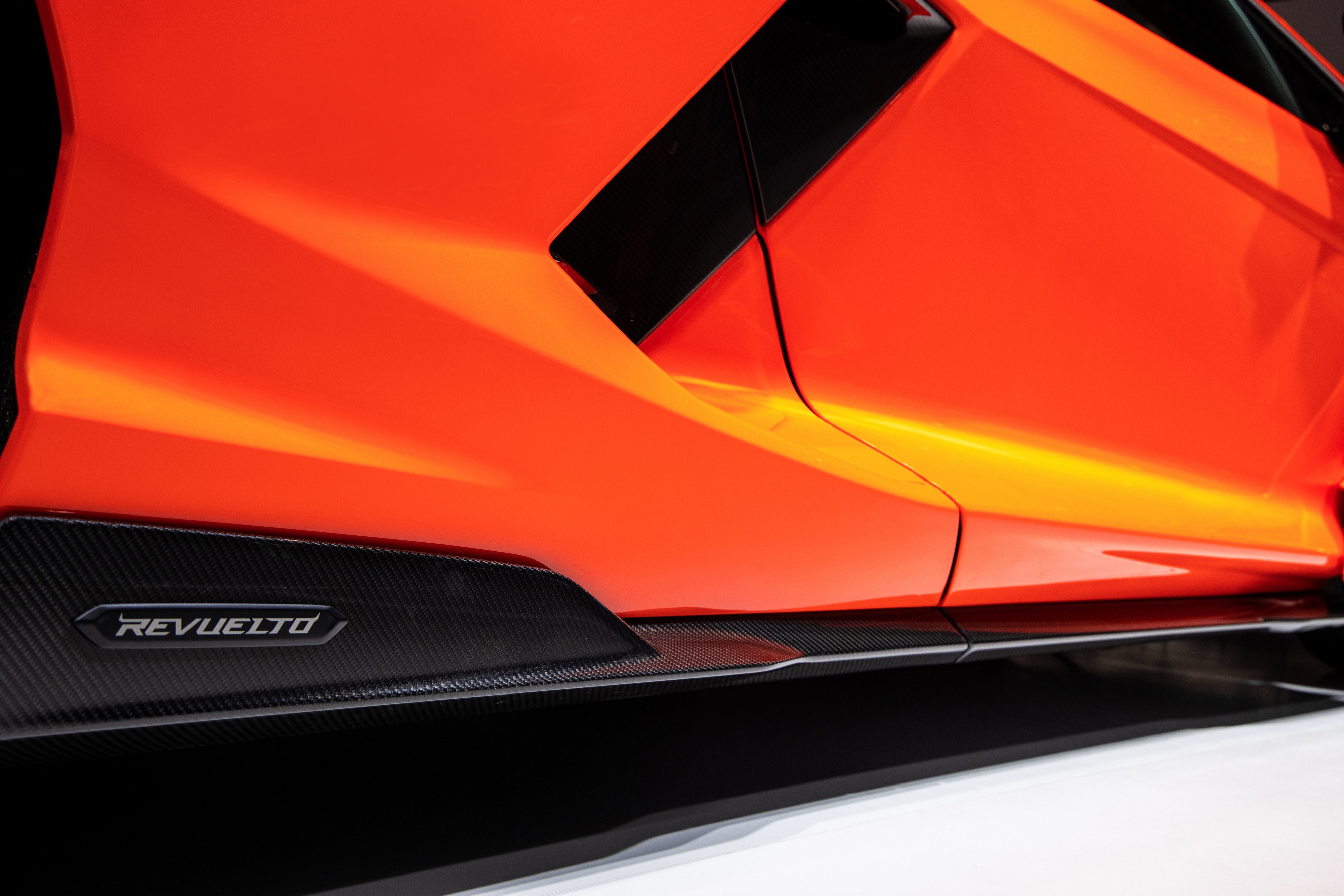 lamborghini,  revuelto,  aventador,  sieu xe,  huracan,  urus,  ra mat,  hybrid,  thuong hai,  v12,  ferrari,  mclaren,  aston martin,  maserati,  bugatti,  pagani,  koenigsegg anh 15