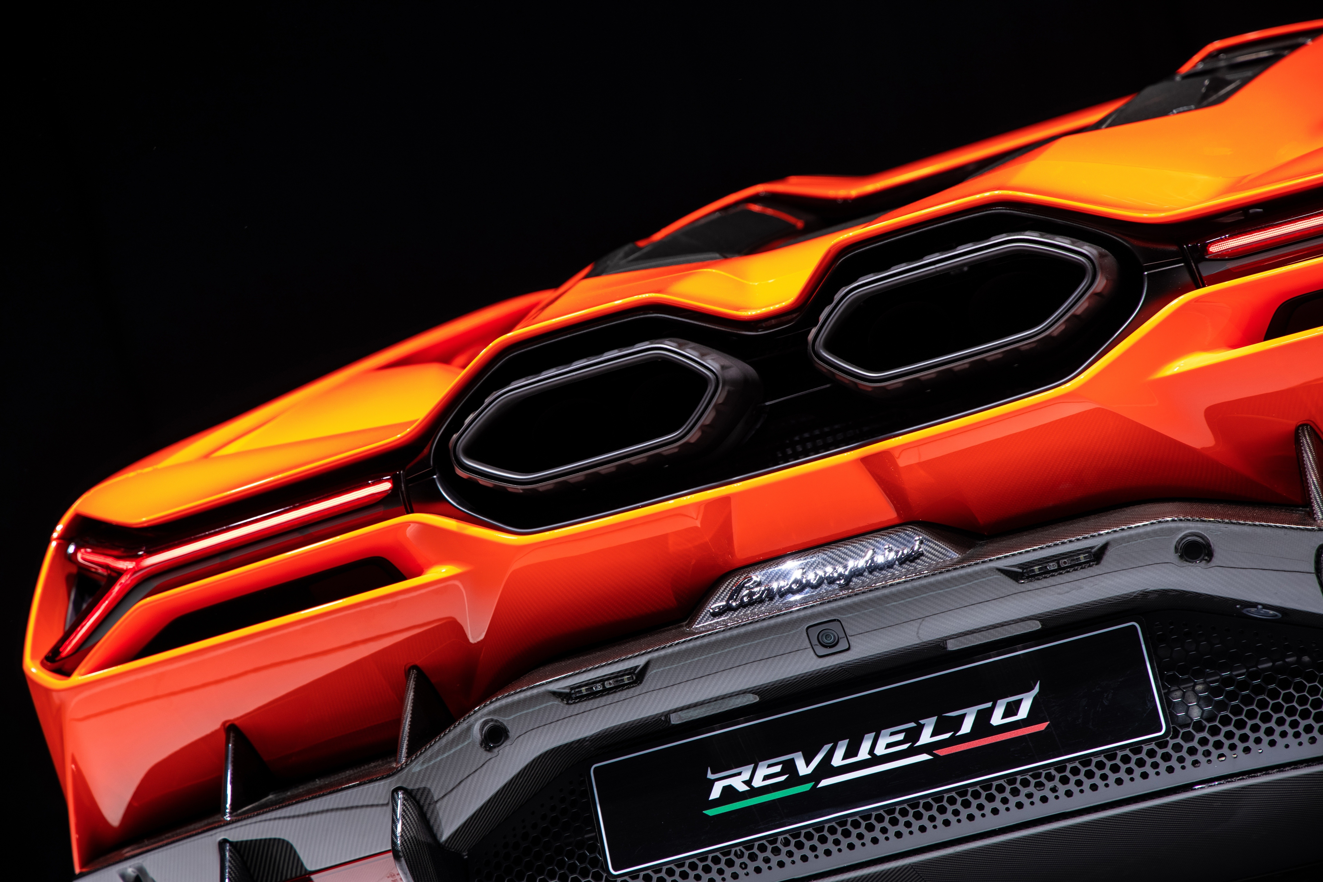 lamborghini,  revuelto,  aventador,  sieu xe,  huracan,  urus,  ra mat,  hybrid,  thuong hai,  v12,  ferrari,  mclaren,  aston martin,  maserati,  bugatti,  pagani,  koenigsegg anh 12