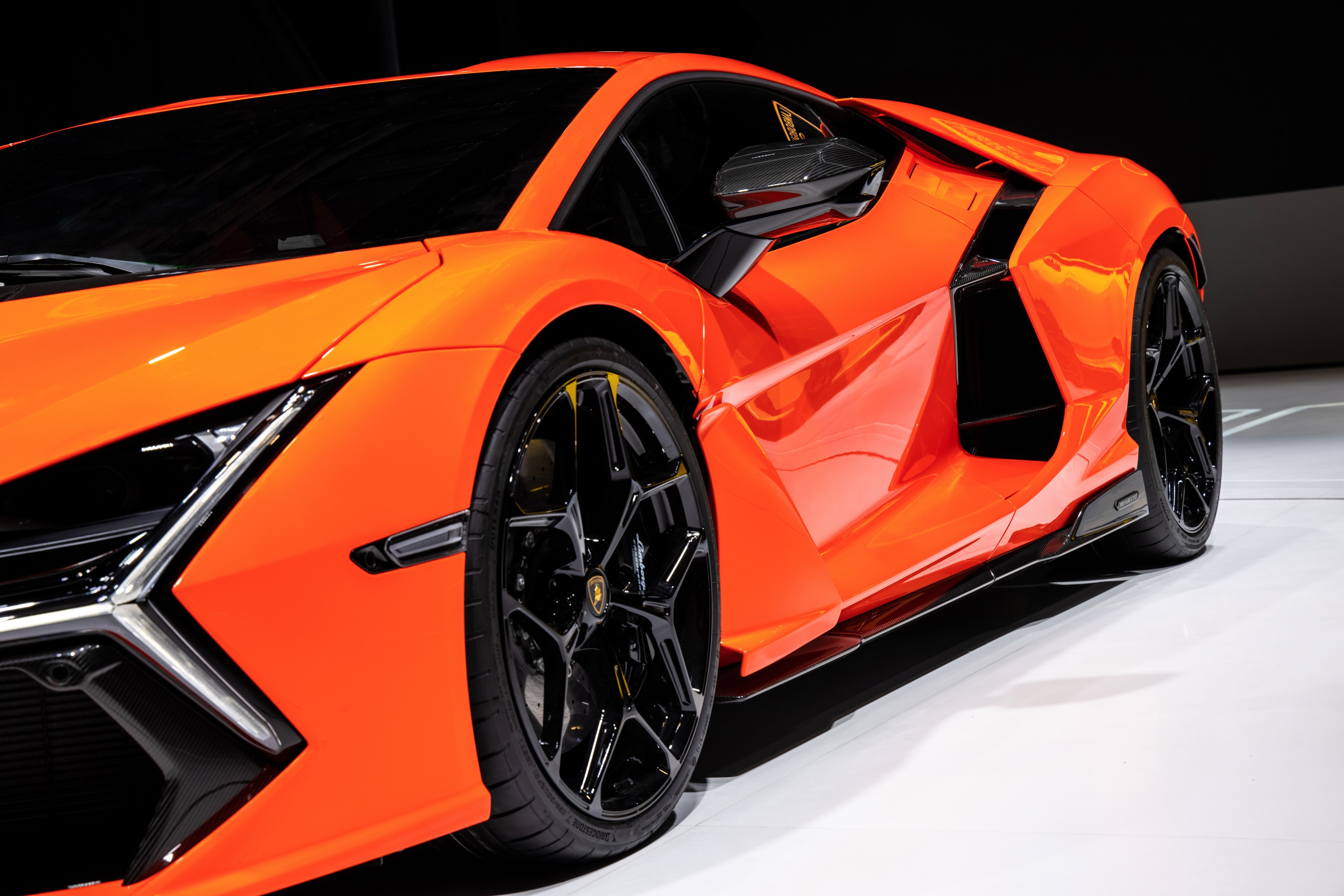 lamborghini,  revuelto,  aventador,  sieu xe,  huracan,  urus,  ra mat,  hybrid,  thuong hai,  v12,  ferrari,  mclaren,  aston martin,  maserati,  bugatti,  pagani,  koenigsegg anh 5