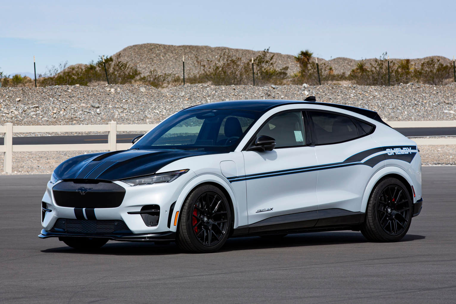 Shelby Mustang Mach-E GT - mau xe dien dau tien cua Shelby hinh anh