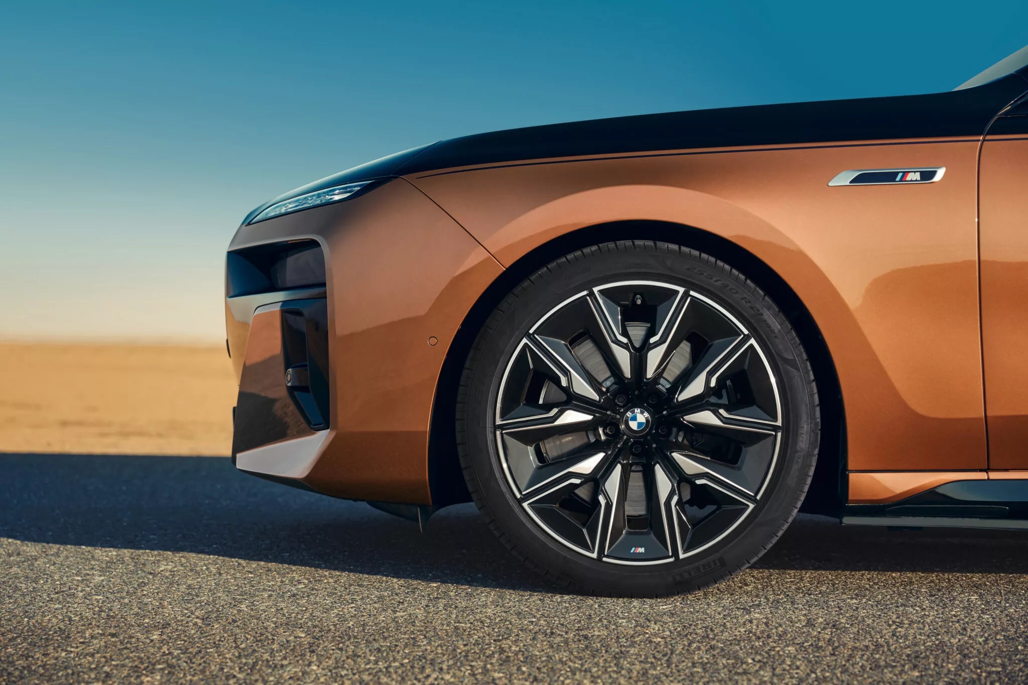 bmw,  i7,  i7 m70 xdrive,  i7 m70,  7-series,  7 series,  xe dien,  ev,  sedan,  sieu sang,  mercedes,  audi,  porsche anh 7