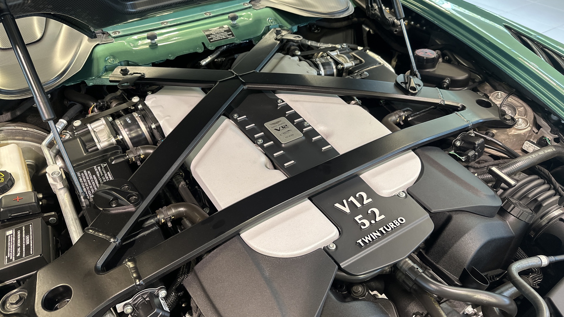 aston martin,  v12 vantage,  v12 speedster,  speedster,  siêu xe,  dbr1,  cc100 speedster,  lamborghini,  ferrari,  mclaren,  maserati,  porsche,  bugatti,  koenigsegg,  pagani ảnh 24 aston martin,  v12 vantage,  v12 speedster,  speedster,  sieu xe,  dbr1,  cc100 speedster,  lamborghini,  ferrari,  mclaren,  maserati,  porsche,  bugatti,  koenigsegg,  pagani anh 24