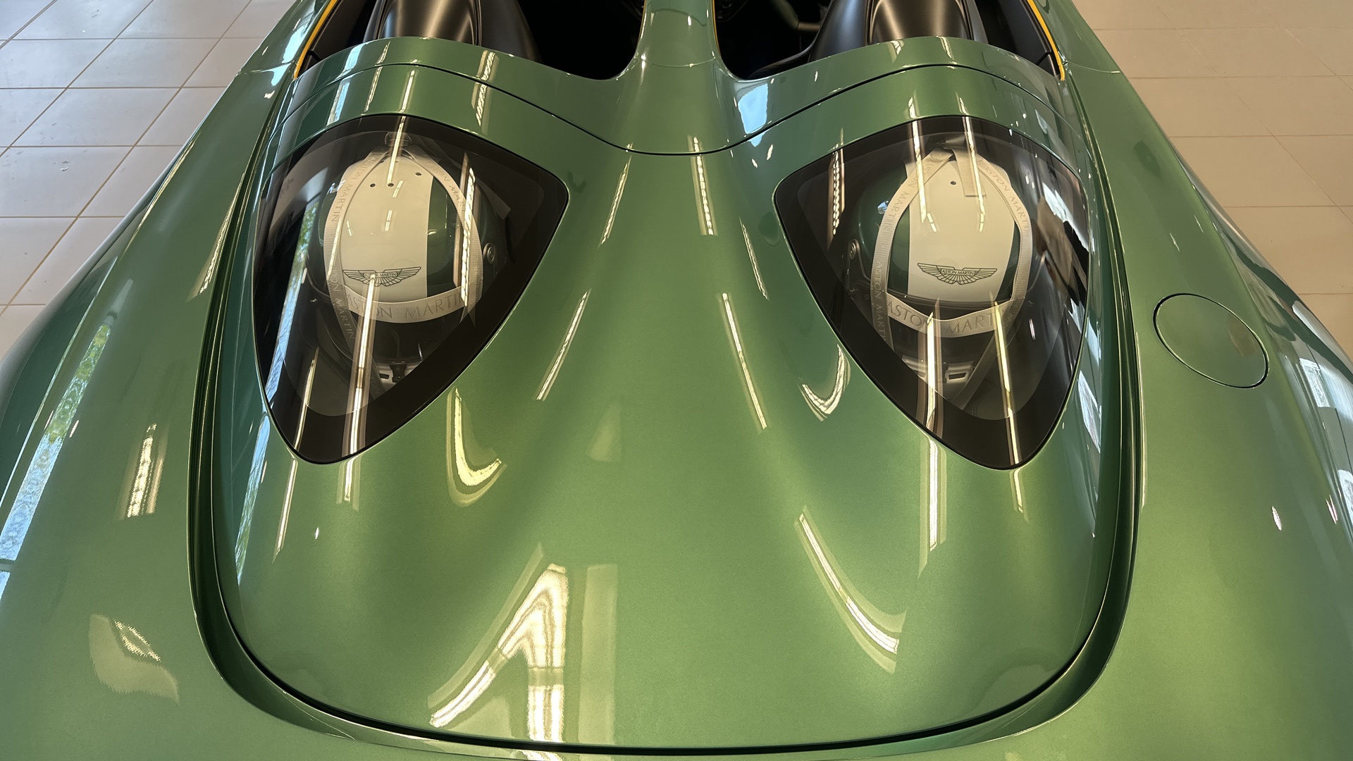 aston martin,  v12 vantage,  v12 speedster,  speedster,  siêu xe,  dbr1,  cc100 speedster,  lamborghini,  ferrari,  mclaren,  maserati,  porsche,  bugatti,  koenigsegg,  pagani ảnh 10 aston martin,  v12 vantage,  v12 speedster,  speedster,  sieu xe,  dbr1,  cc100 speedster,  lamborghini,  ferrari,  mclaren,  maserati,  porsche,  bugatti,  koenigsegg,  pagani anh 10