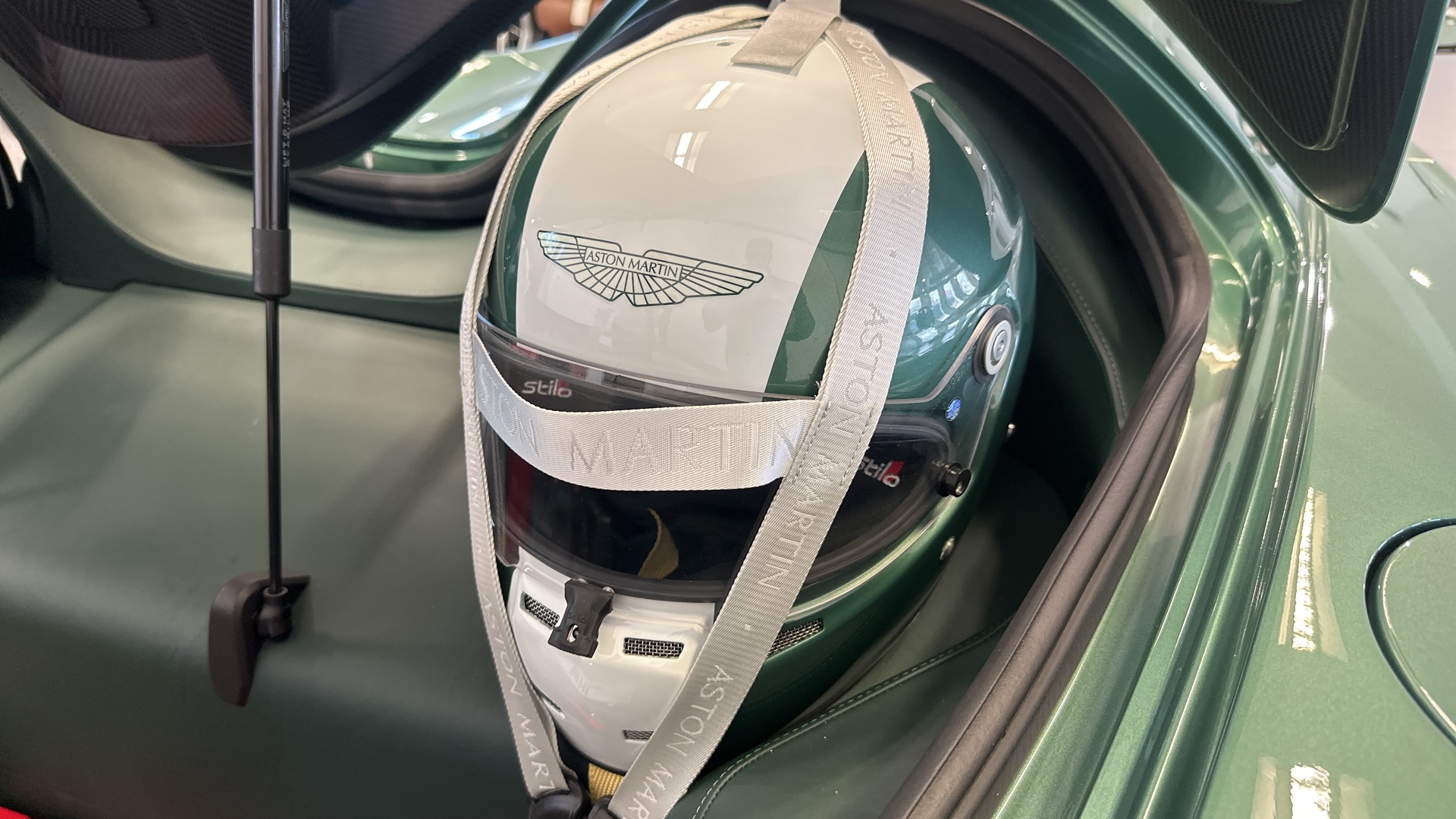 aston martin,  v12 vantage,  v12 speedster,  speedster,  siêu xe,  dbr1,  cc100 speedster,  lamborghini,  ferrari,  mclaren,  maserati,  porsche,  bugatti,  koenigsegg,  pagani ảnh 11 aston martin,  v12 vantage,  v12 speedster,  speedster,  sieu xe,  dbr1,  cc100 speedster,  lamborghini,  ferrari,  mclaren,  maserati,  porsche,  bugatti,  koenigsegg,  pagani anh 11