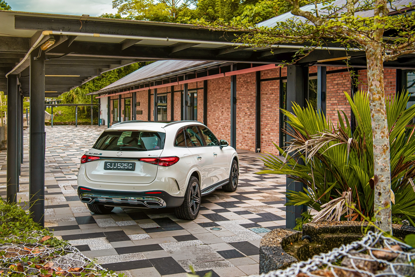 mercedes,  benz,  glc,  glc thế hệ mới,  glc300,  glc200,  gle,  gls,  maybach,  suv,  glc300e,  hybrid,  suv,  xe sang,  audi,  bmw,  singapore ảnh 2 mercedes,  benz,  glc,  glc the he moi,  glc300,  glc200,  gle,  gls,  maybach,  suv,  glc300e,  hybrid,  suv,  xe sang,  audi,  bmw,  singapore anh 2