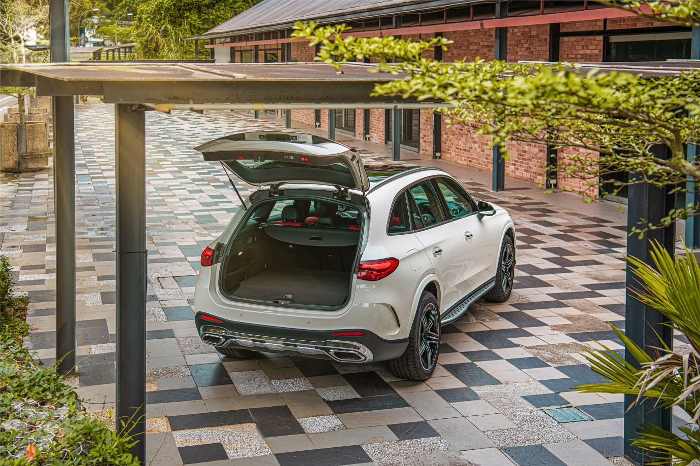 mercedes,  benz,  glc,  glc thế hệ mới,  glc300,  glc200,  gle,  gls,  maybach,  suv,  glc300e,  hybrid,  suv,  xe sang,  audi,  bmw,  singapore ảnh 6 mercedes,  benz,  glc,  glc the he moi,  glc300,  glc200,  gle,  gls,  maybach,  suv,  glc300e,  hybrid,  suv,  xe sang,  audi,  bmw,  singapore anh 6