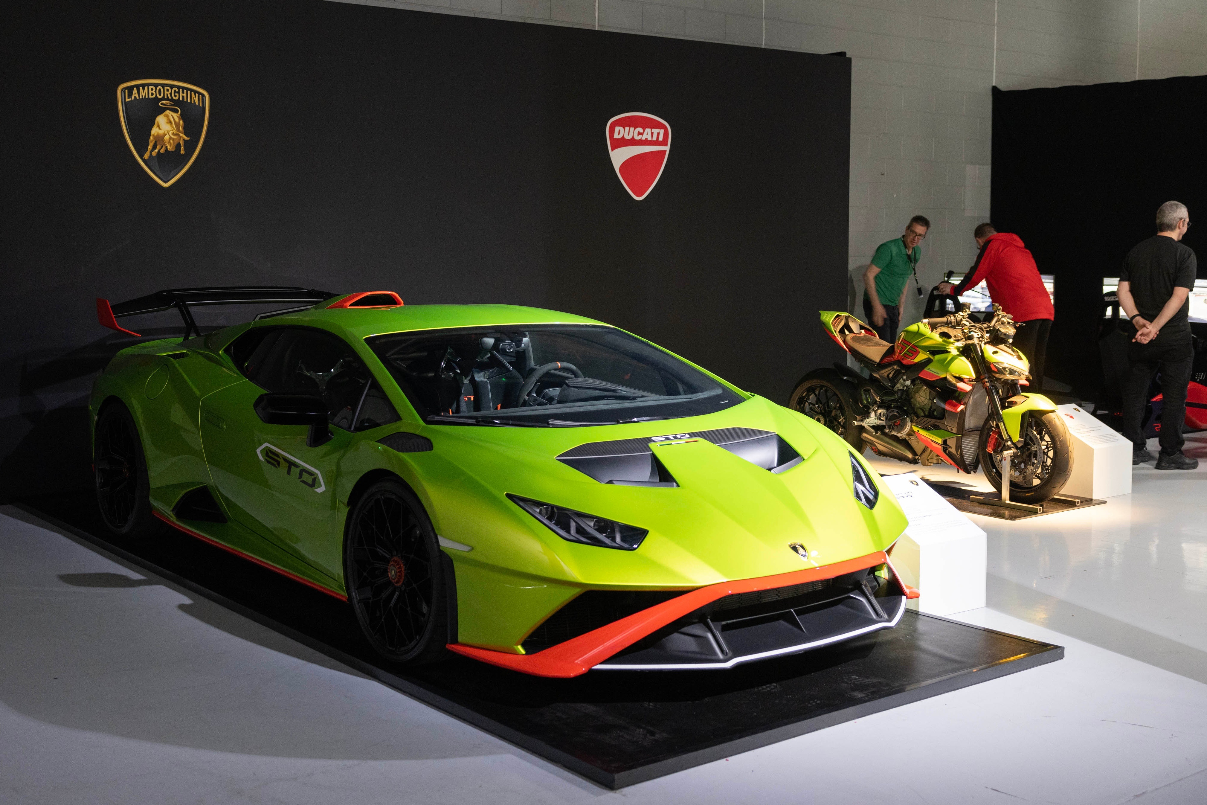 lamborghini,  lamborghini day,  sieu xe,  gallardo,  murcielago,  huracan,  aventador,  revuelto,  miura,  countach,  diablo,  espada,  350 gt,  400 gt,  lm002,  ferrari,  mclaren,  aston martin,  bugatti,  pagani,  koenigsegg,  porsche,  maserati anh 17