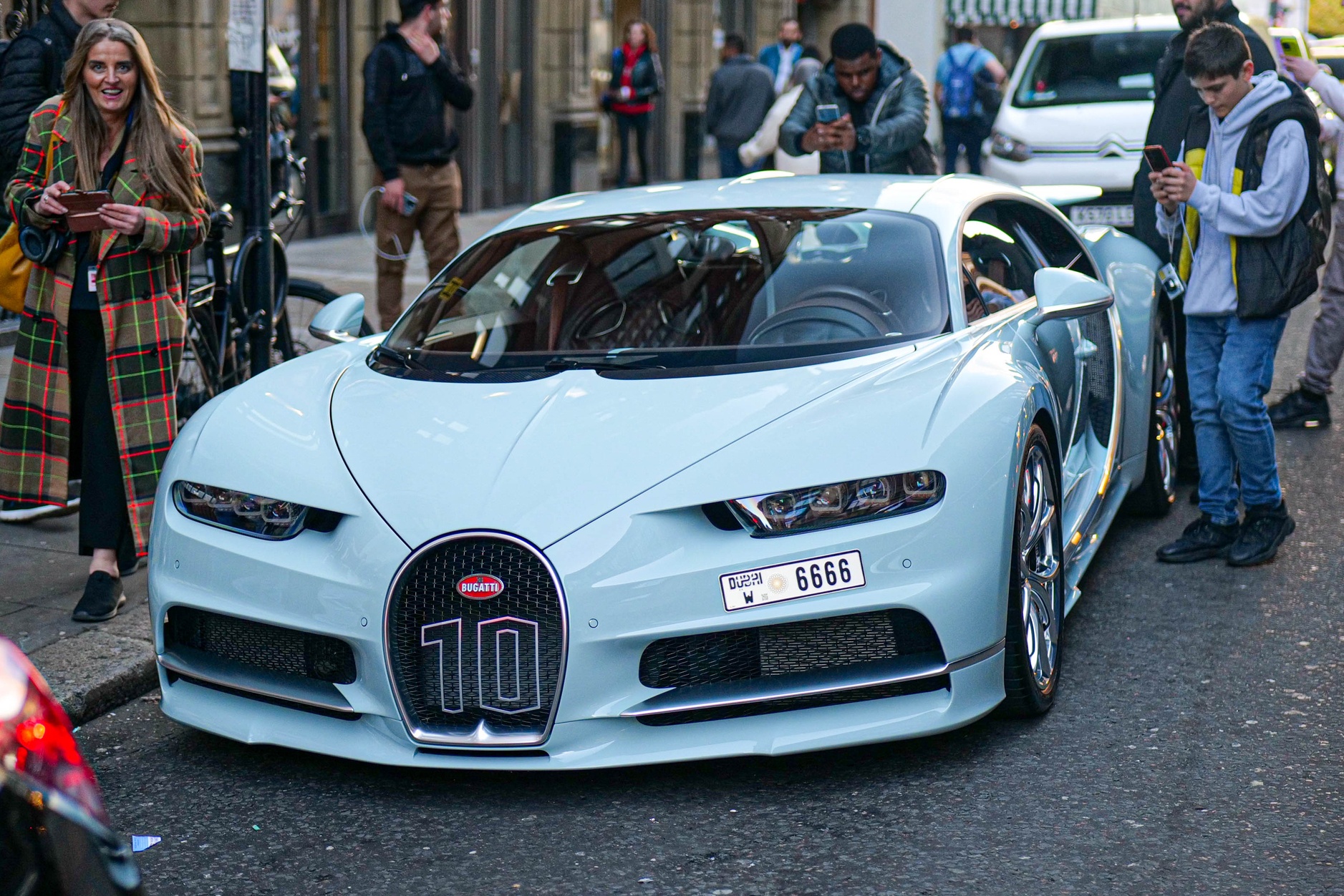 Bugatti Chiron Vainqueur de Coeur doc nhat the gioi tai xuat hinh anh