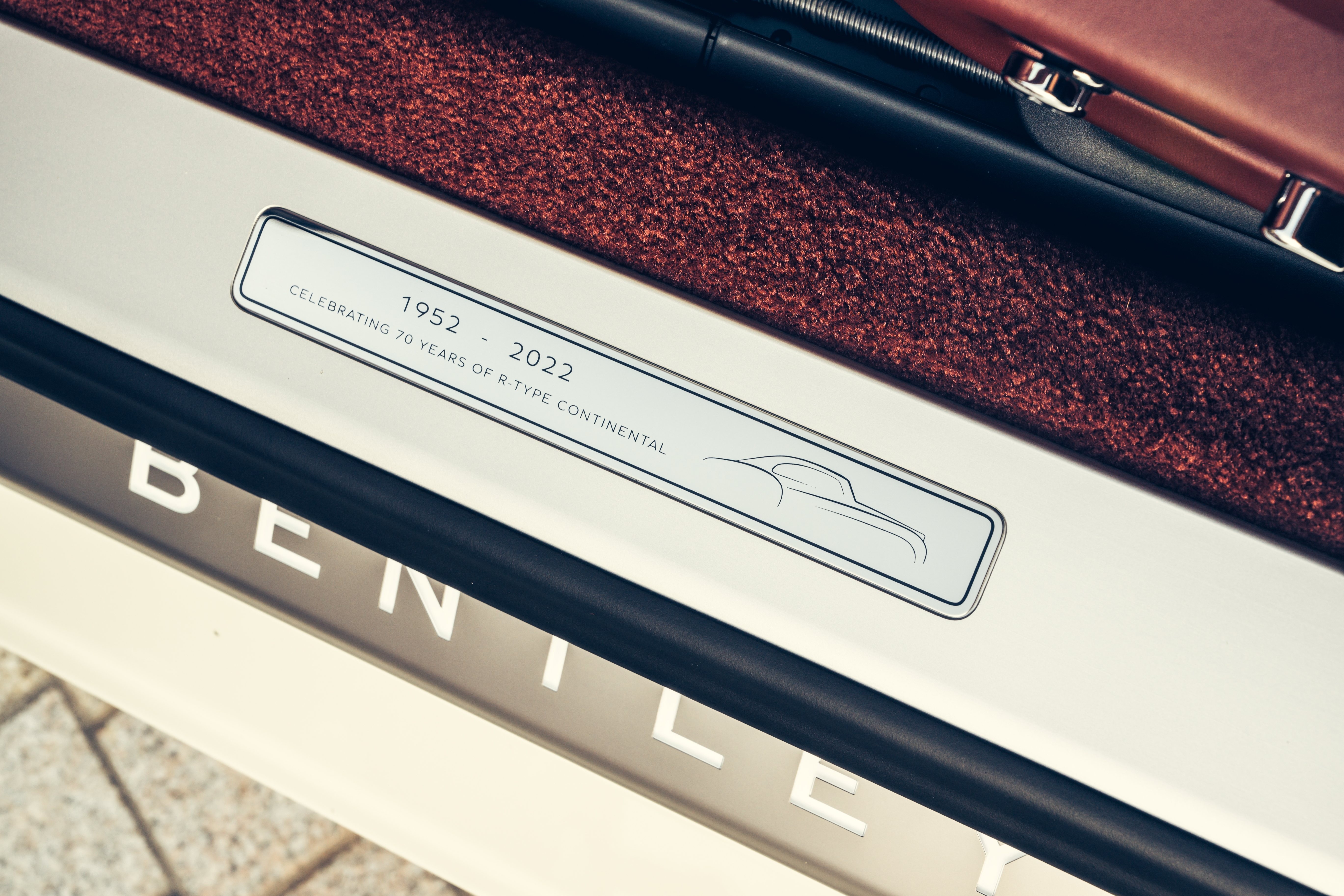 bentley continental gt azure,  bentley,  continental gt azure,  bentley continental gt,  azure,  bentley continental,  siêu sang,  gt,  sedan,  grand tourer,  rolls-royce,  lamborghini,  mclaren,  ferrari,  porsche,  maserati ảnh 8 bentley continental gt azure,  bentley,  continental gt azure,  bentley continental gt,  azure,  bentley continental,  sieu sang,  gt,  sedan,  grand tourer,  rolls-royce,  lamborghini,  mclaren,  ferrari,  porsche,  maserati anh 8