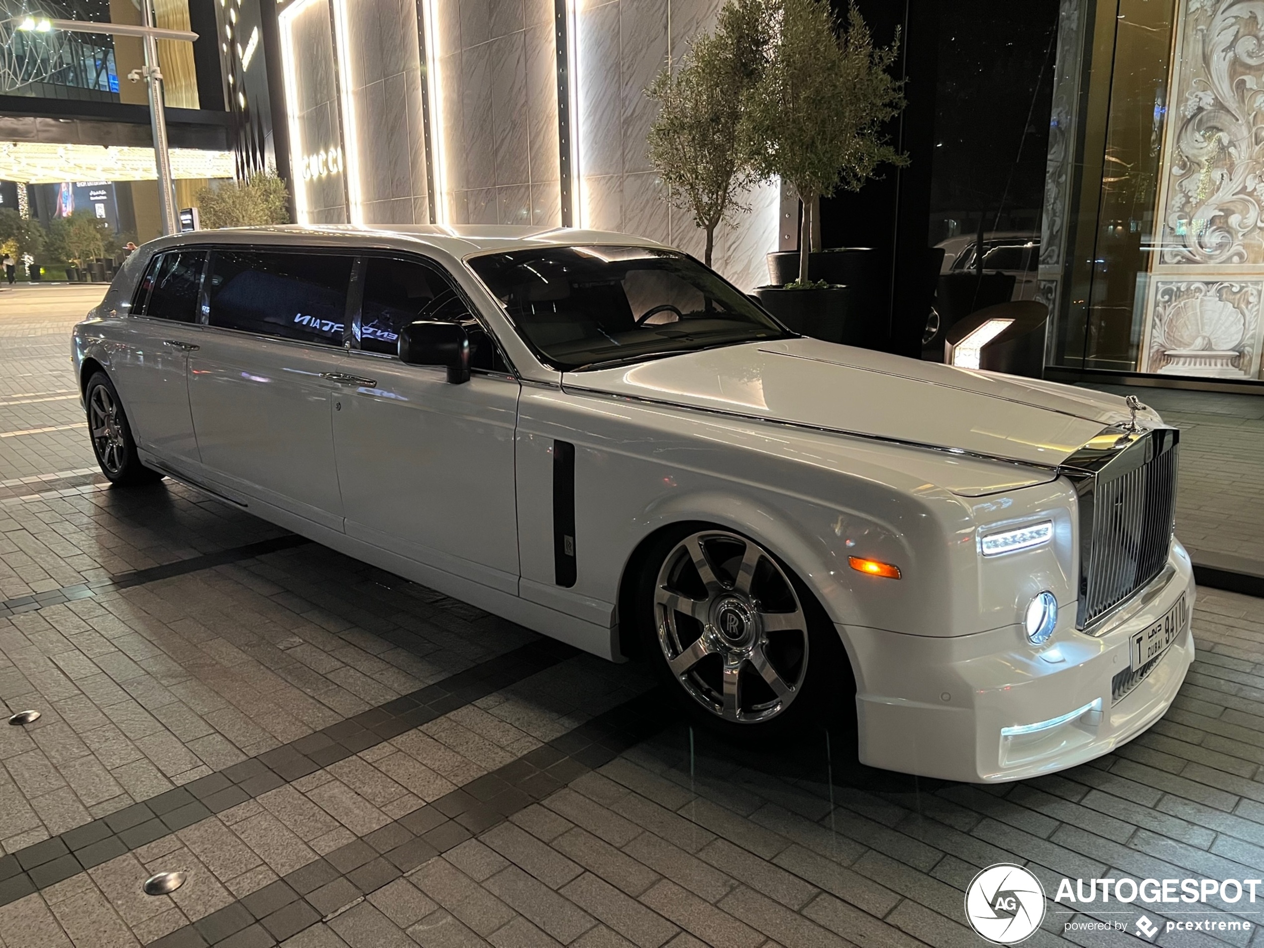 Rolls-Royce Phantom duoc do thanh xe limousine hinh anh